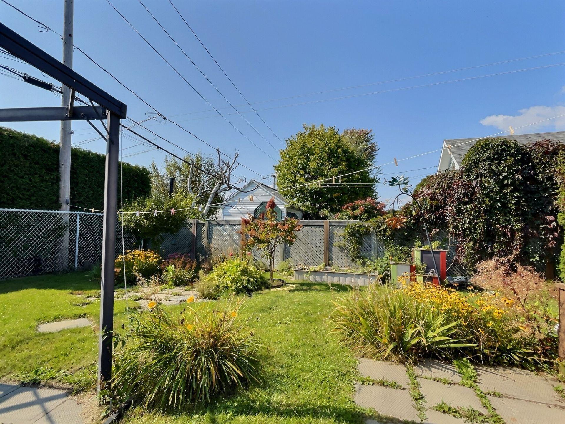









785


Rue Brosseau

,
Trois-Rivières,




QC
G9A6J9

