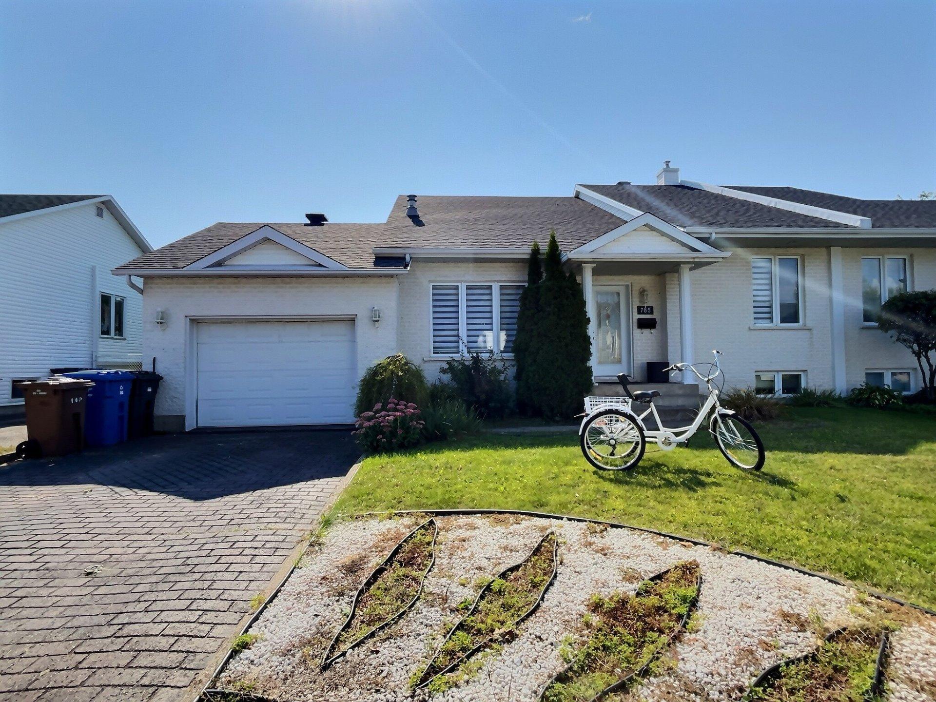 









785


Rue Brosseau

,
Trois-Rivières,




QC
G9A6J9

