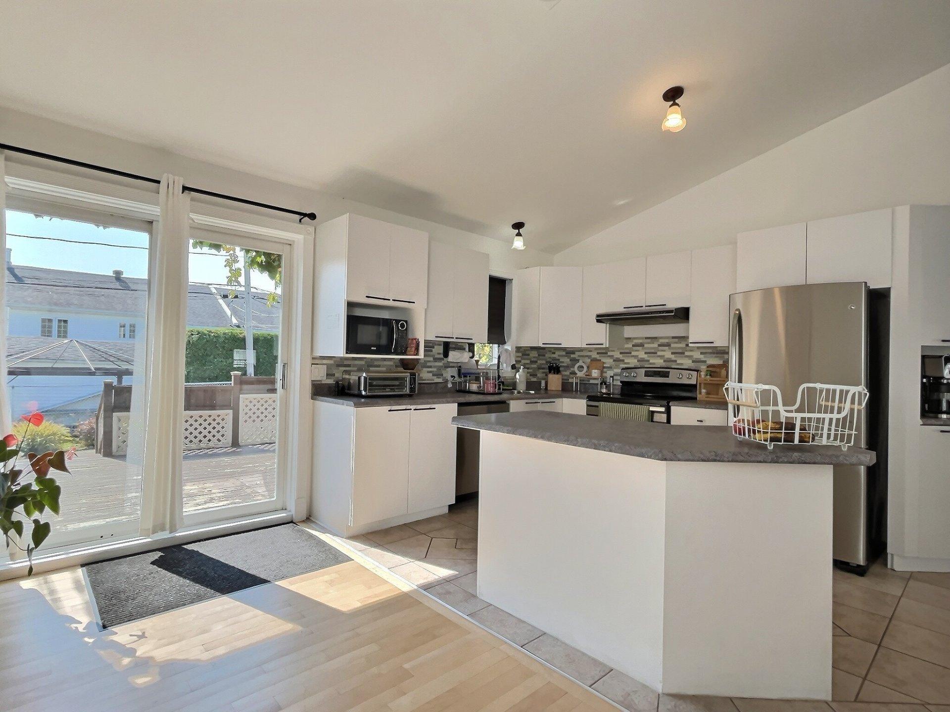 









785


Rue Brosseau

,
Trois-Rivières,




QC
G9A6J9


