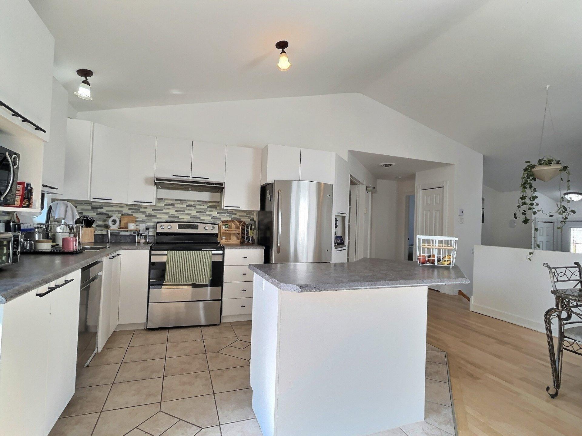 









785


Rue Brosseau

,
Trois-Rivières,




QC
G9A6J9

