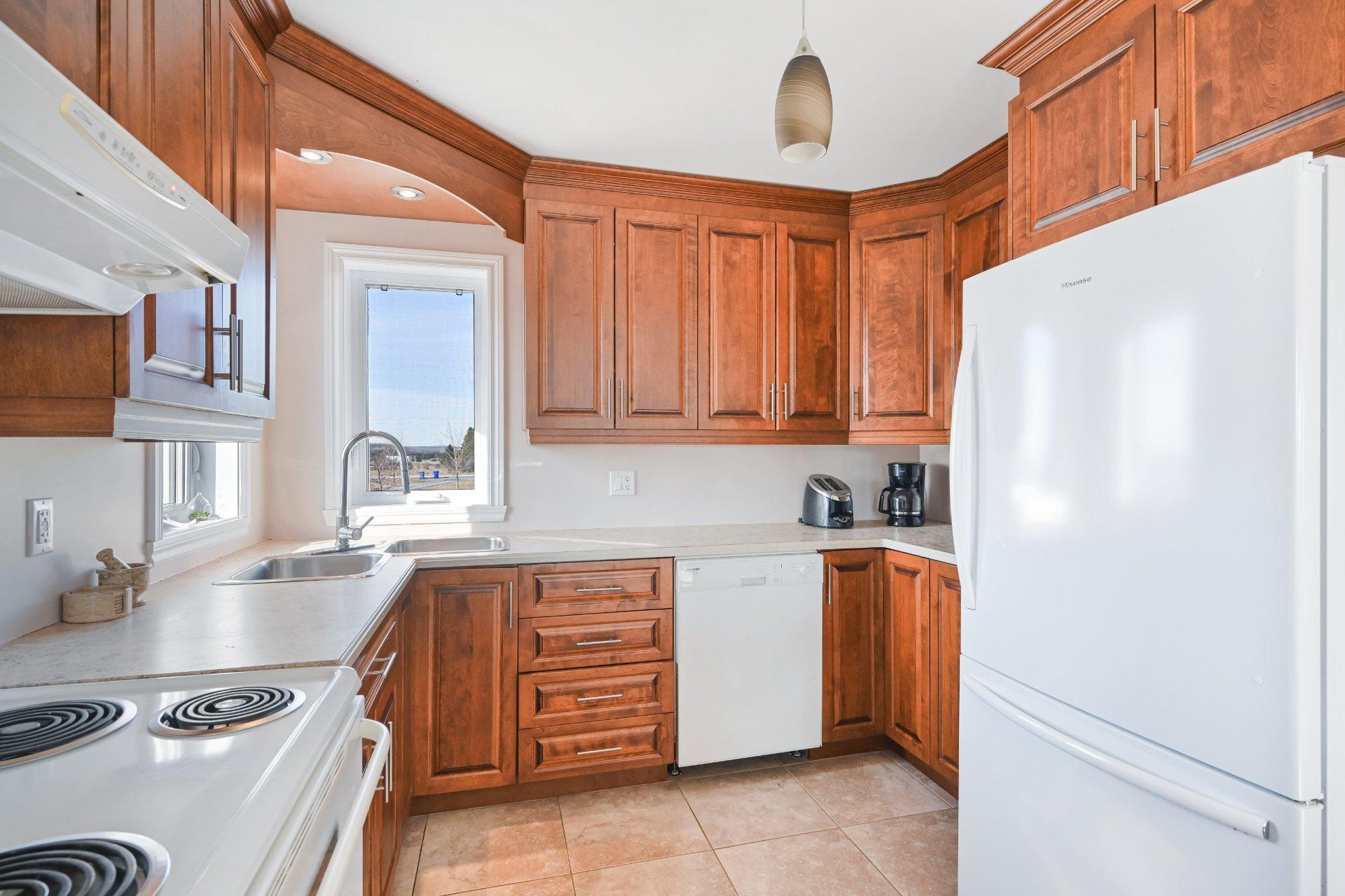 









970


Ch. Grainger

,
Melbourne,




QC
J0B2B0


