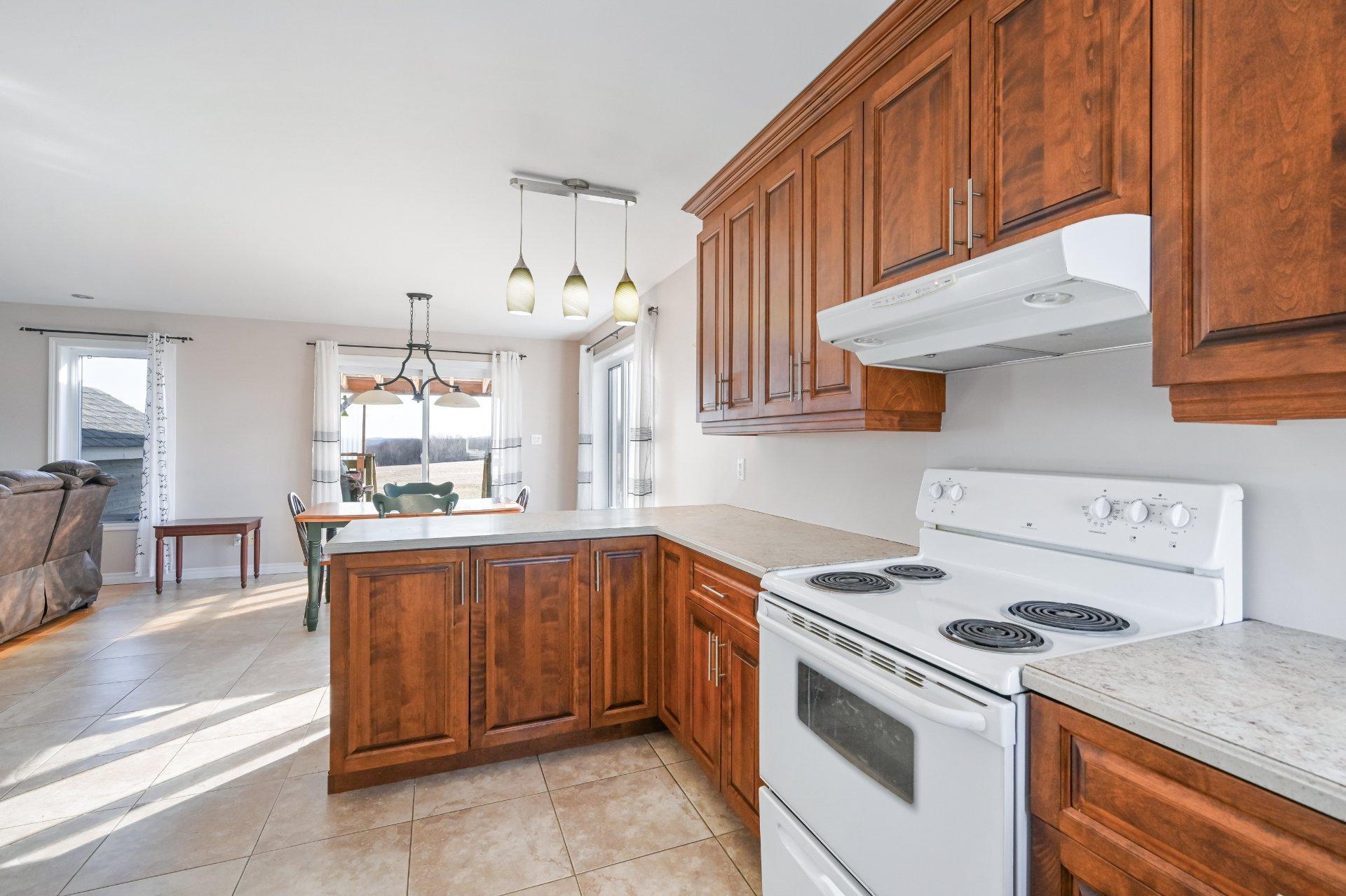 









970


Ch. Grainger

,
Melbourne,




QC
J0B2B0

