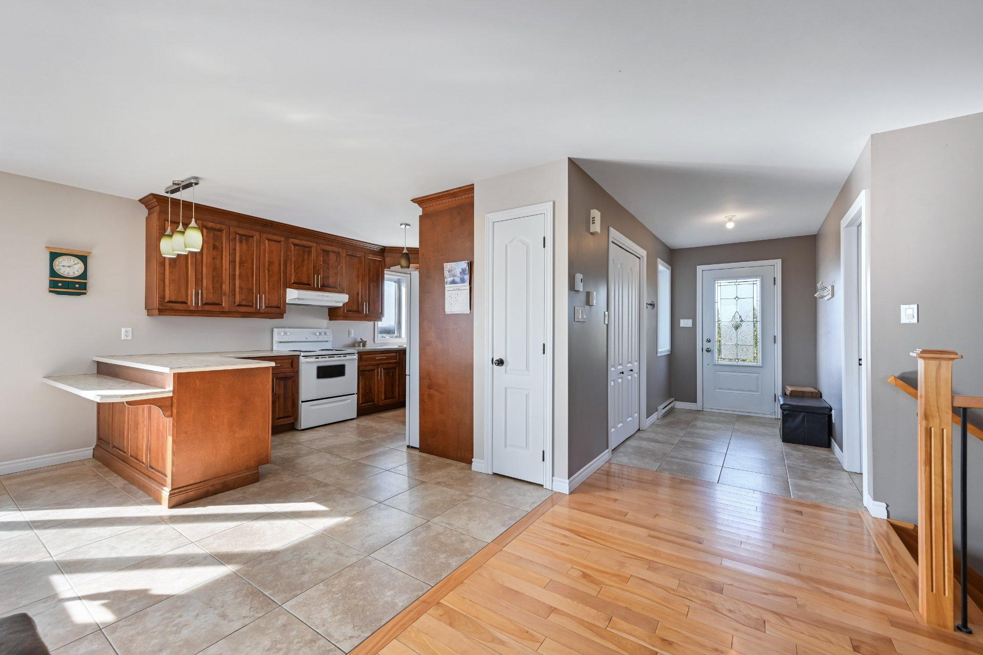 









970


Ch. Grainger

,
Melbourne,




QC
J0B2B0

