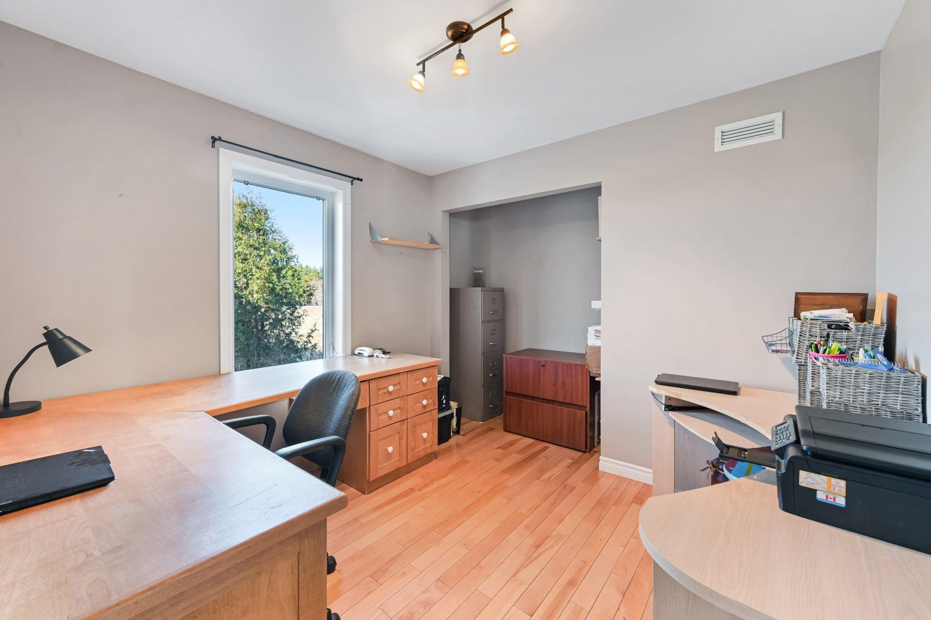 









970


Ch. Grainger

,
Melbourne,




QC
J0B2B0

