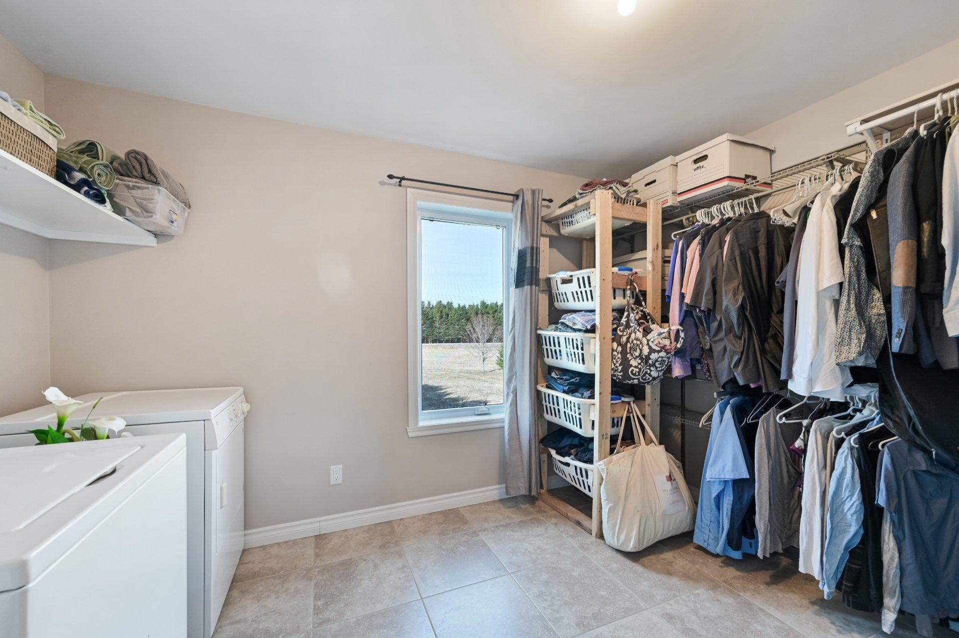 









970


Ch. Grainger

,
Melbourne,




QC
J0B2B0

