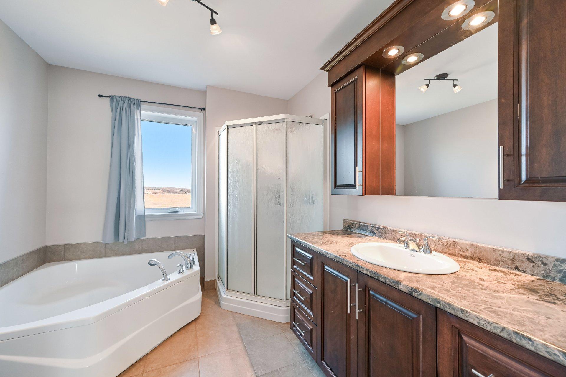 









970


Ch. Grainger

,
Melbourne,




QC
J0B2B0

