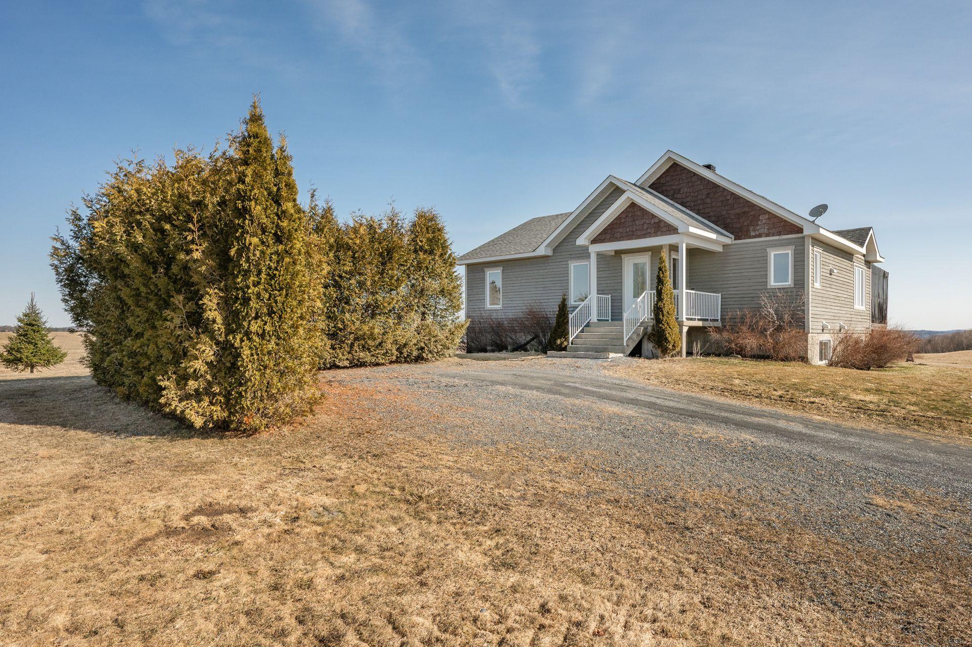 









970


Ch. Grainger

,
Melbourne,




QC
J0B2B0

