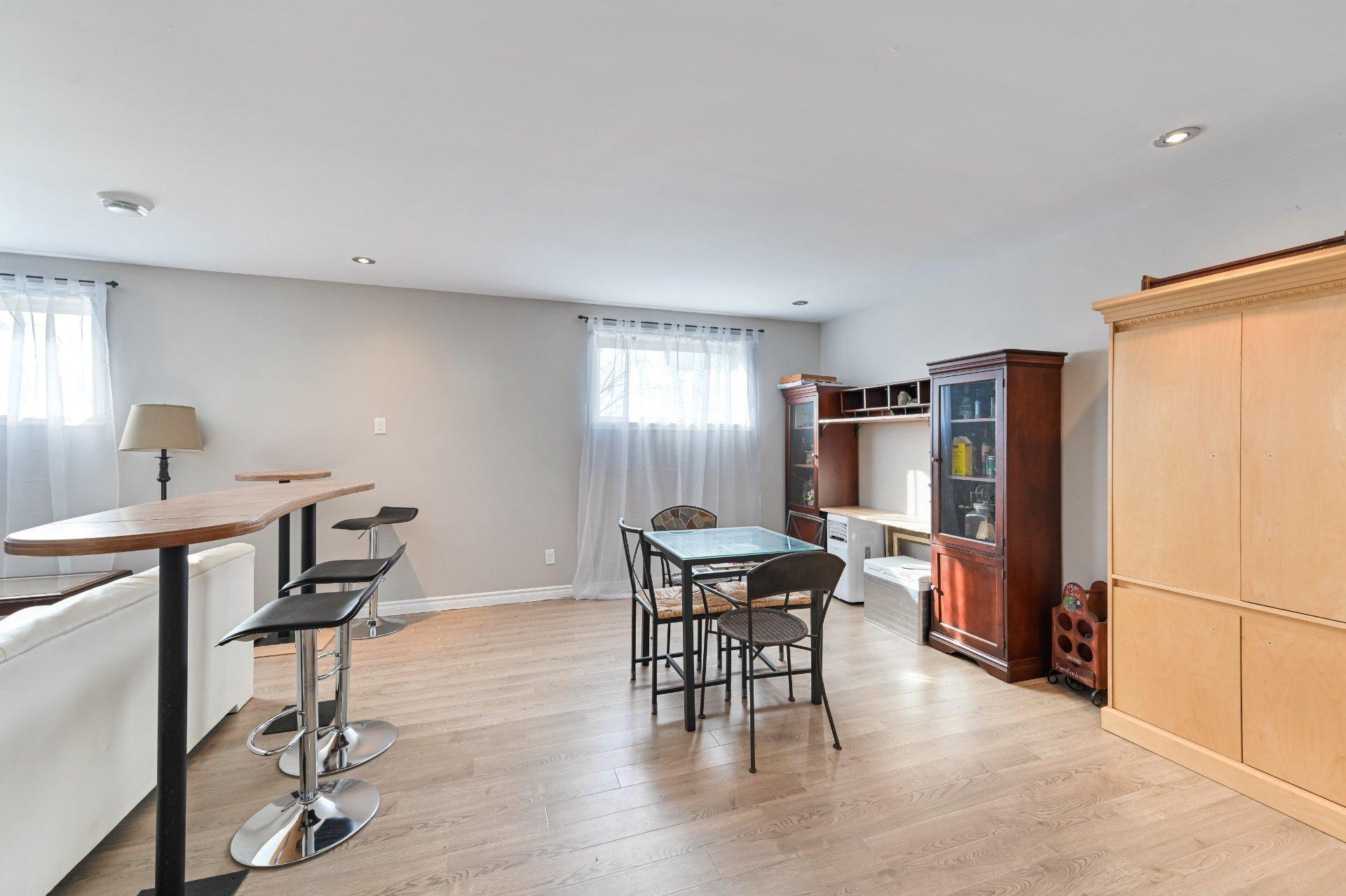 









970


Ch. Grainger

,
Melbourne,




QC
J0B2B0

