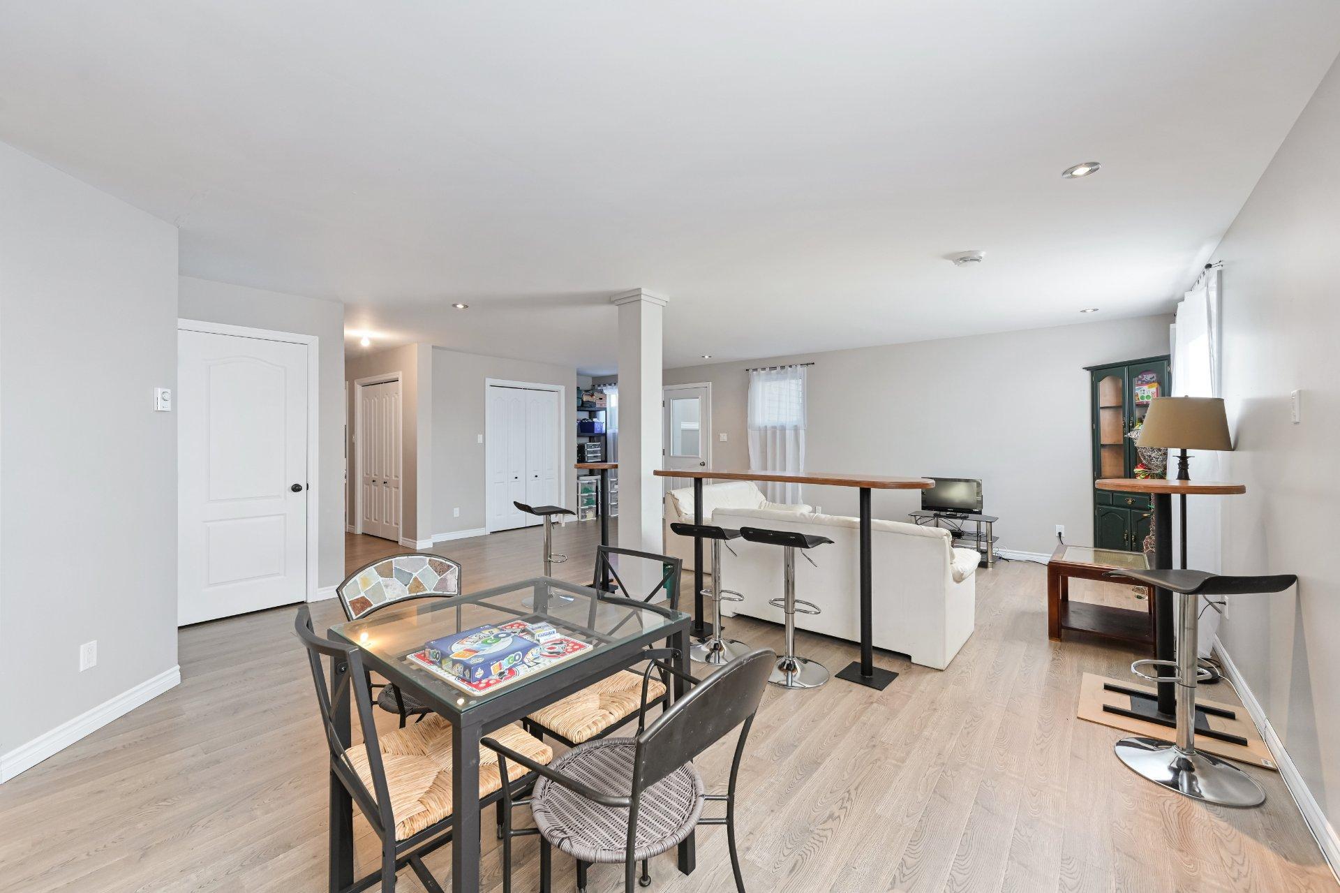 









970


Ch. Grainger

,
Melbourne,




QC
J0B2B0

