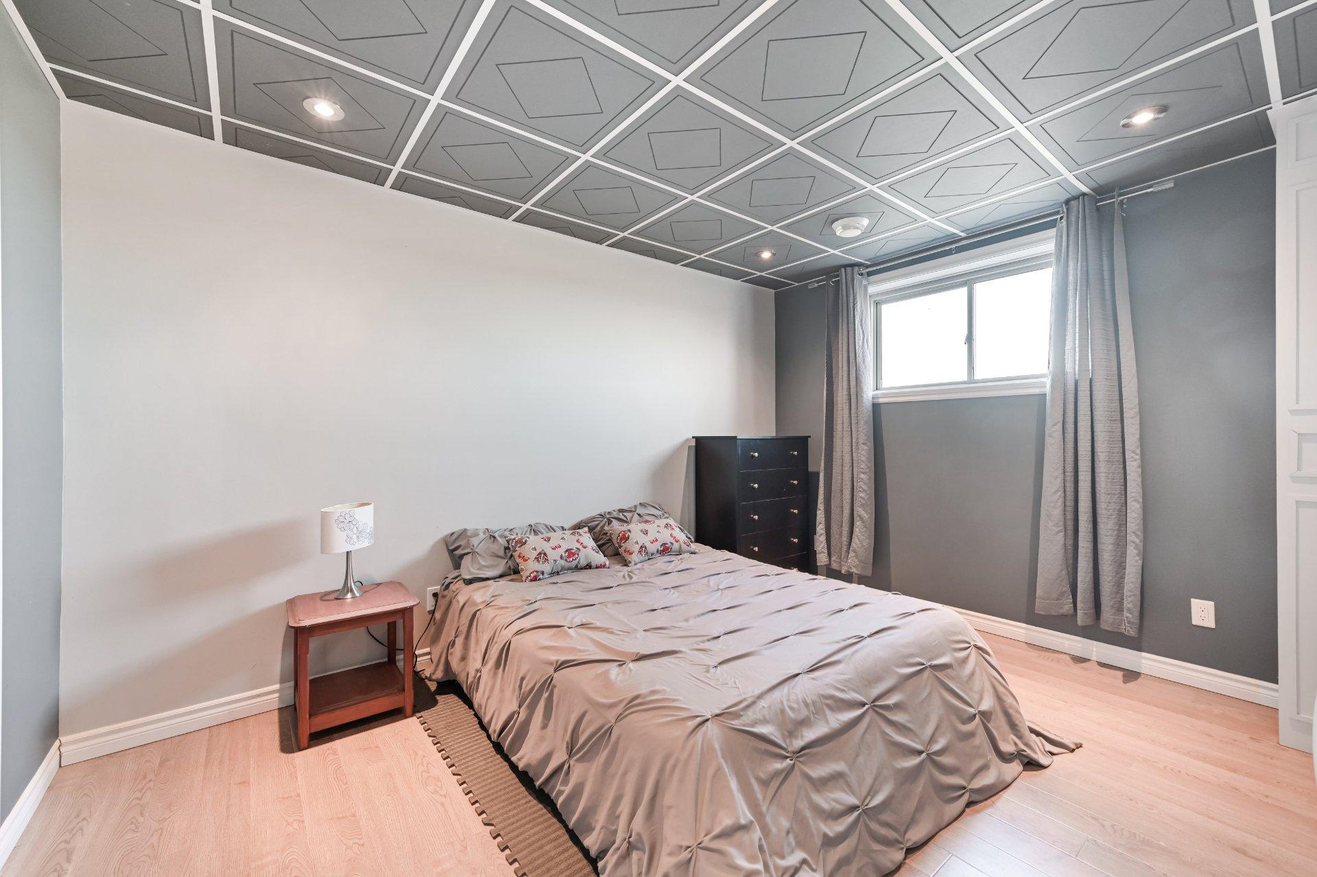 









970


Ch. Grainger

,
Melbourne,




QC
J0B2B0

