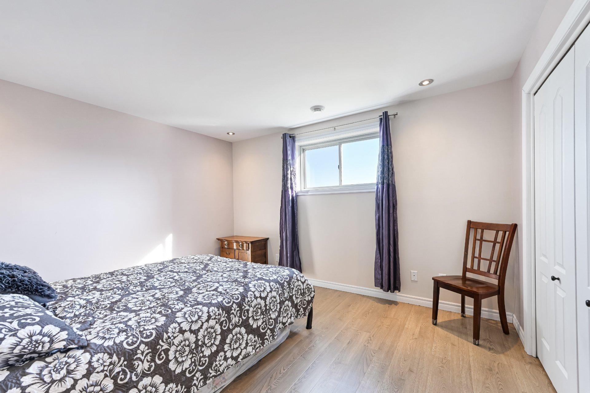 









970


Ch. Grainger

,
Melbourne,




QC
J0B2B0

