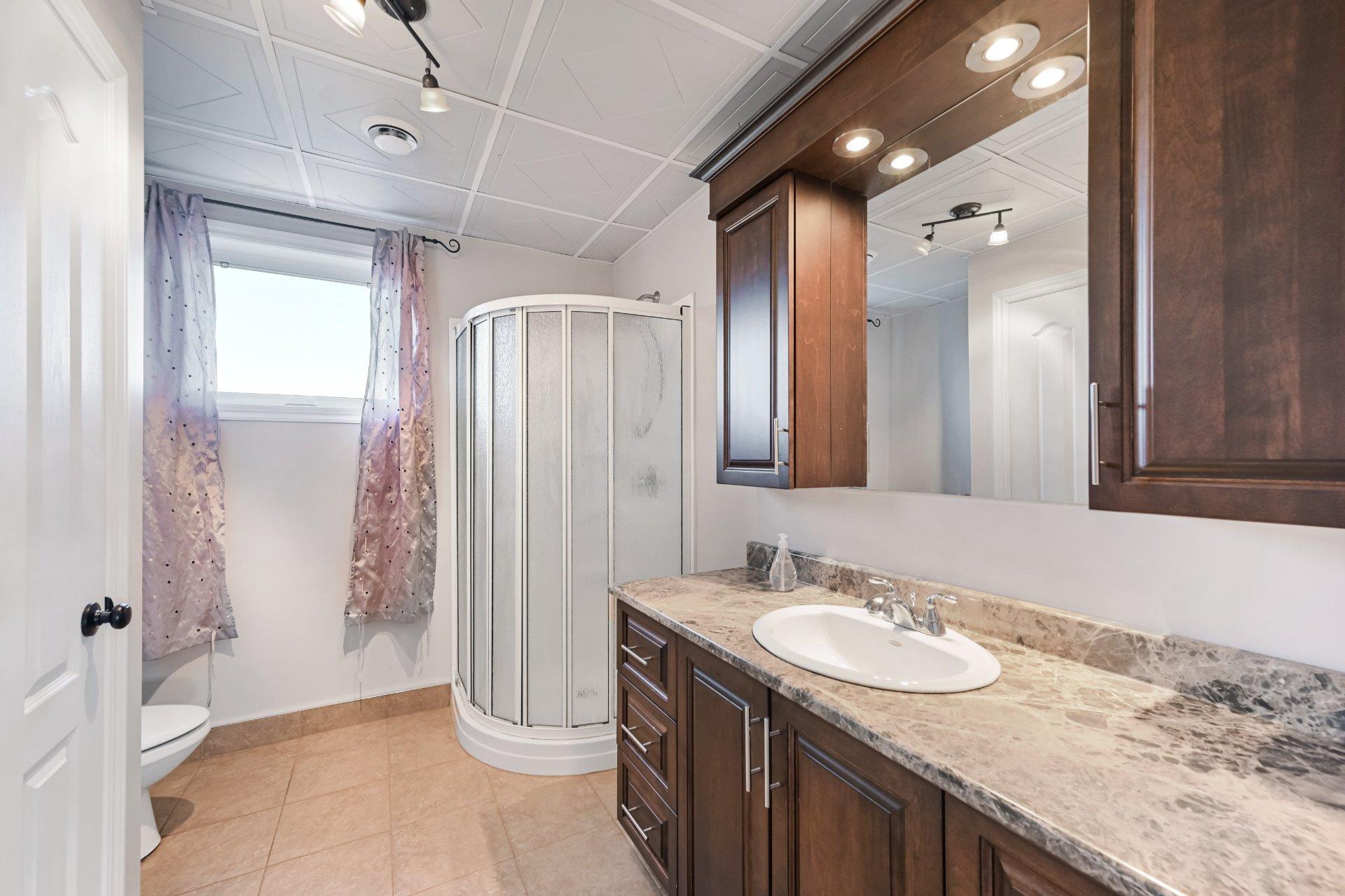 









970


Ch. Grainger

,
Melbourne,




QC
J0B2B0

