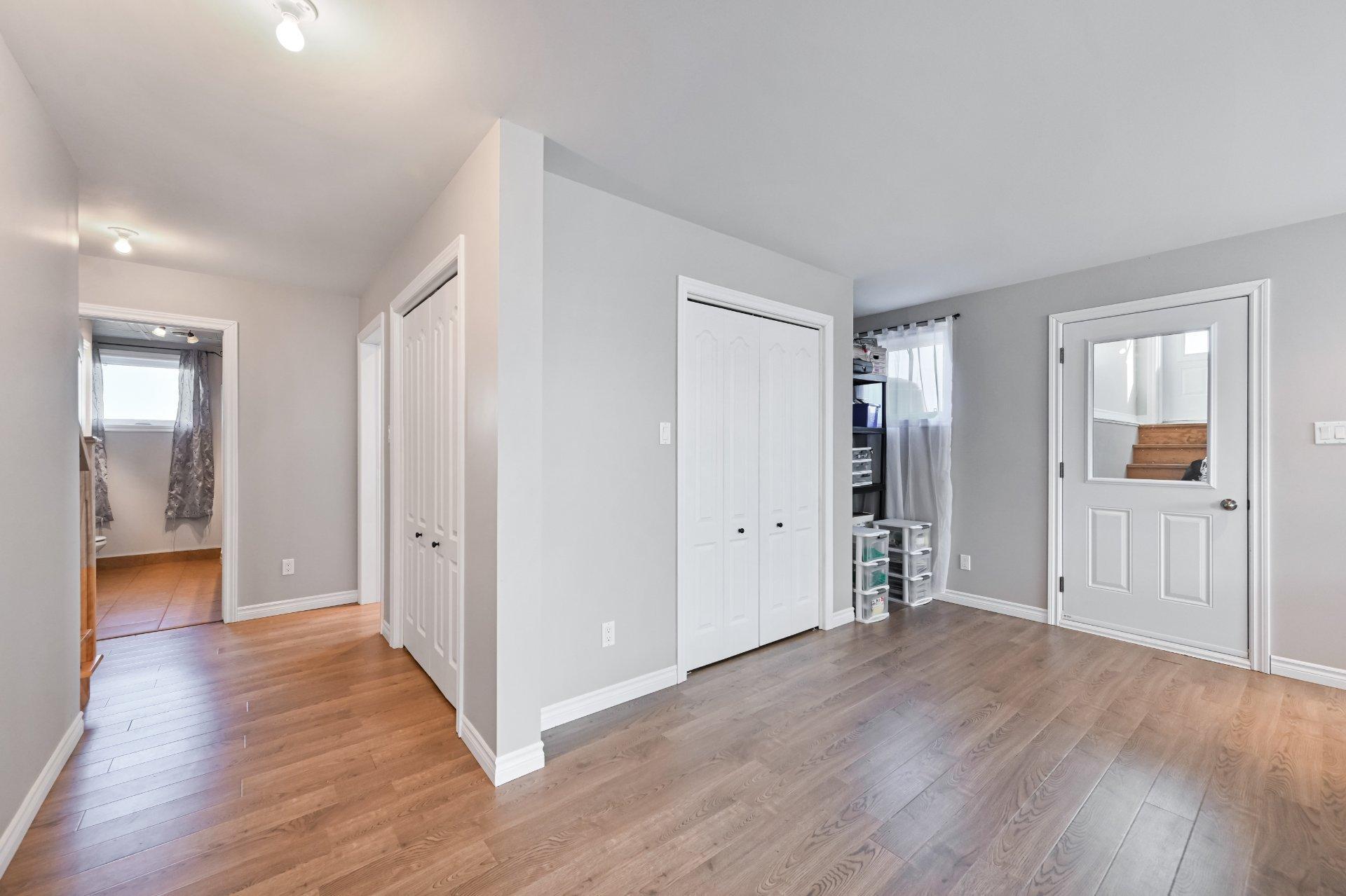 









970


Ch. Grainger

,
Melbourne,




QC
J0B2B0

