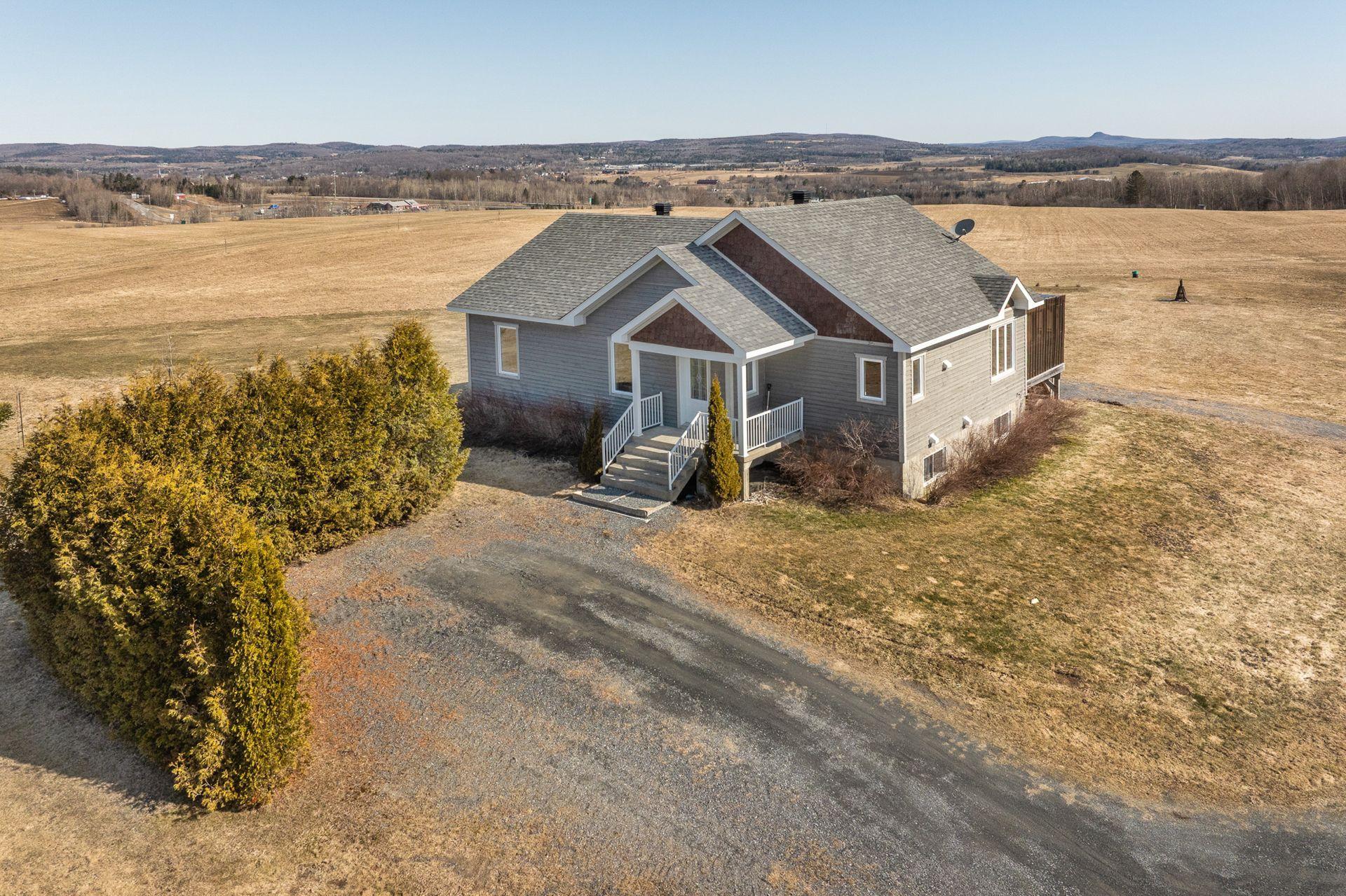 









970


Ch. Grainger

,
Melbourne,




QC
J0B2B0

