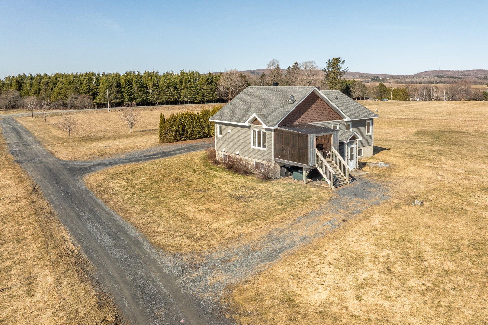 









970


Ch. Grainger

,
Melbourne,




QC
J0B2B0

