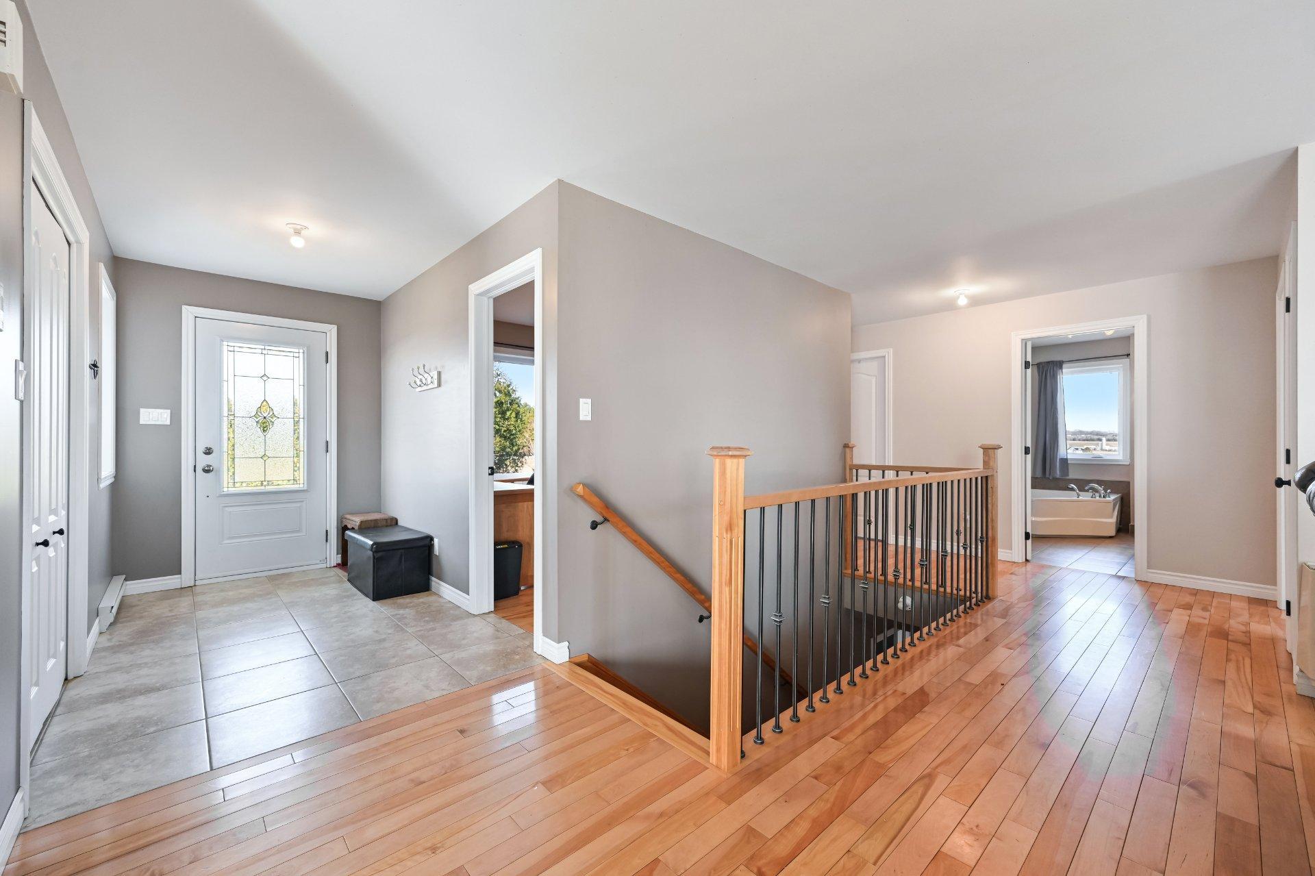 









970


Ch. Grainger

,
Melbourne,




QC
J0B2B0

