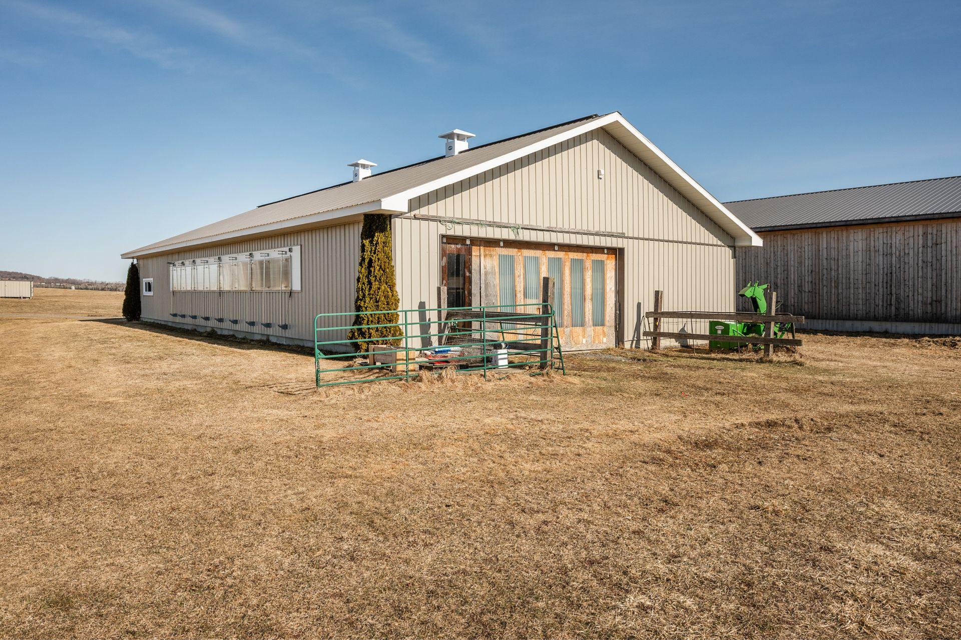 









970


Ch. Grainger

,
Melbourne,




QC
J0B2B0

