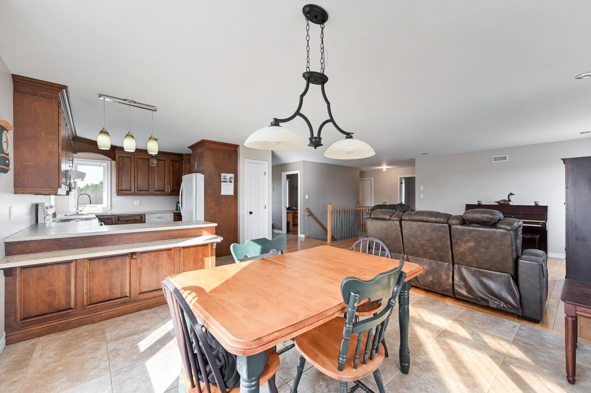 









970


Ch. Grainger

,
Melbourne,




QC
J0B2B0

