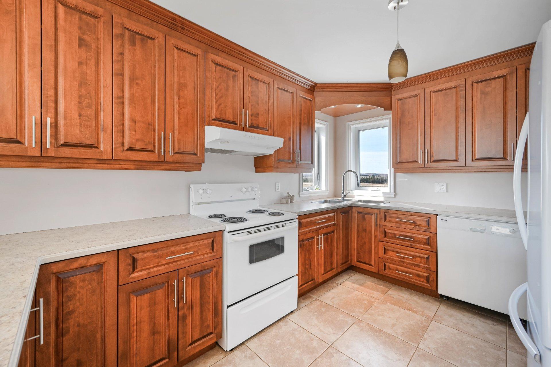 









970


Ch. Grainger

,
Melbourne,




QC
J0B2B0


