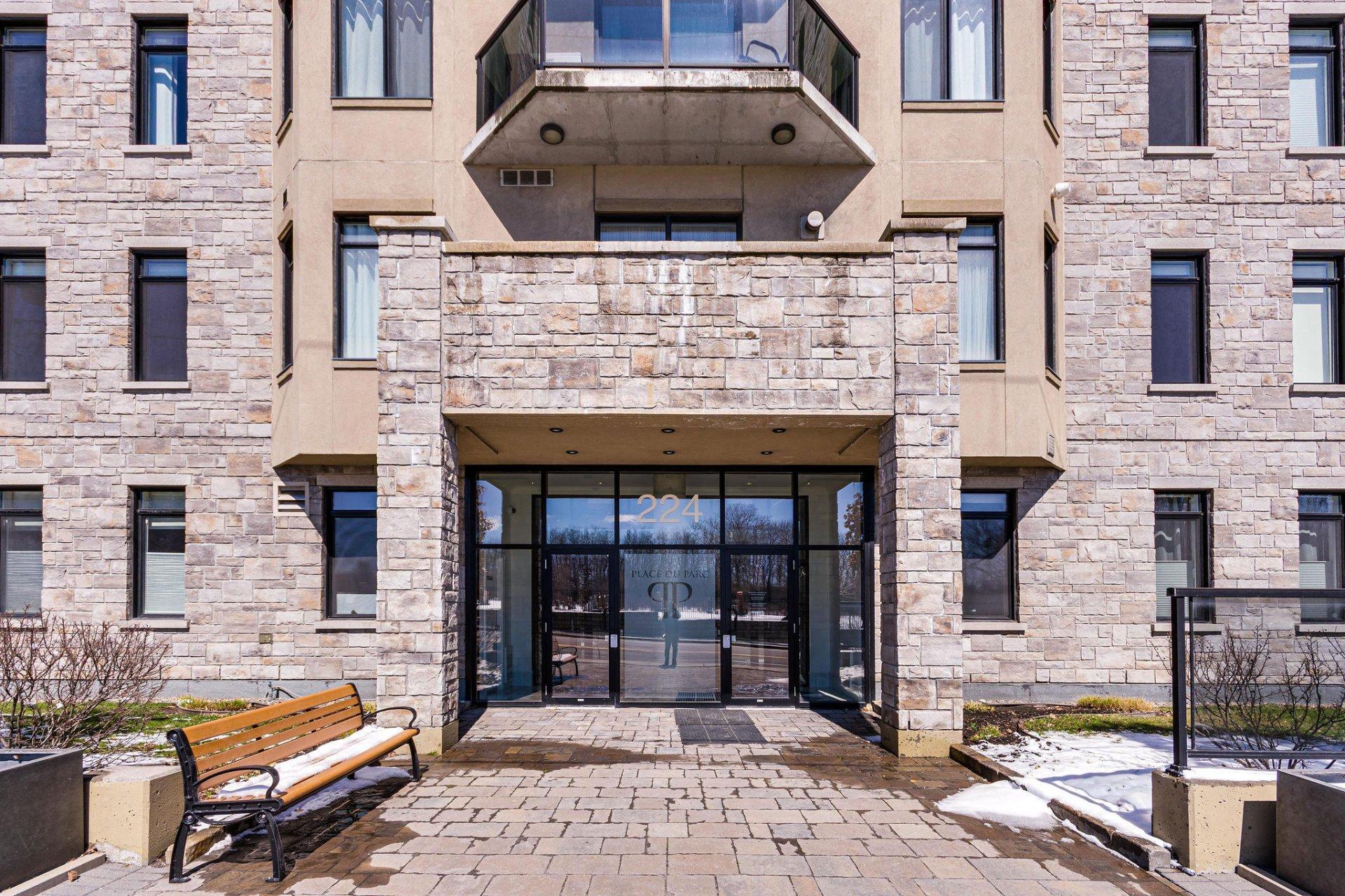 









224


Boul. Alexandre-Taché

, 604,
Gatineau (Hull),




QC
J9A0B8

