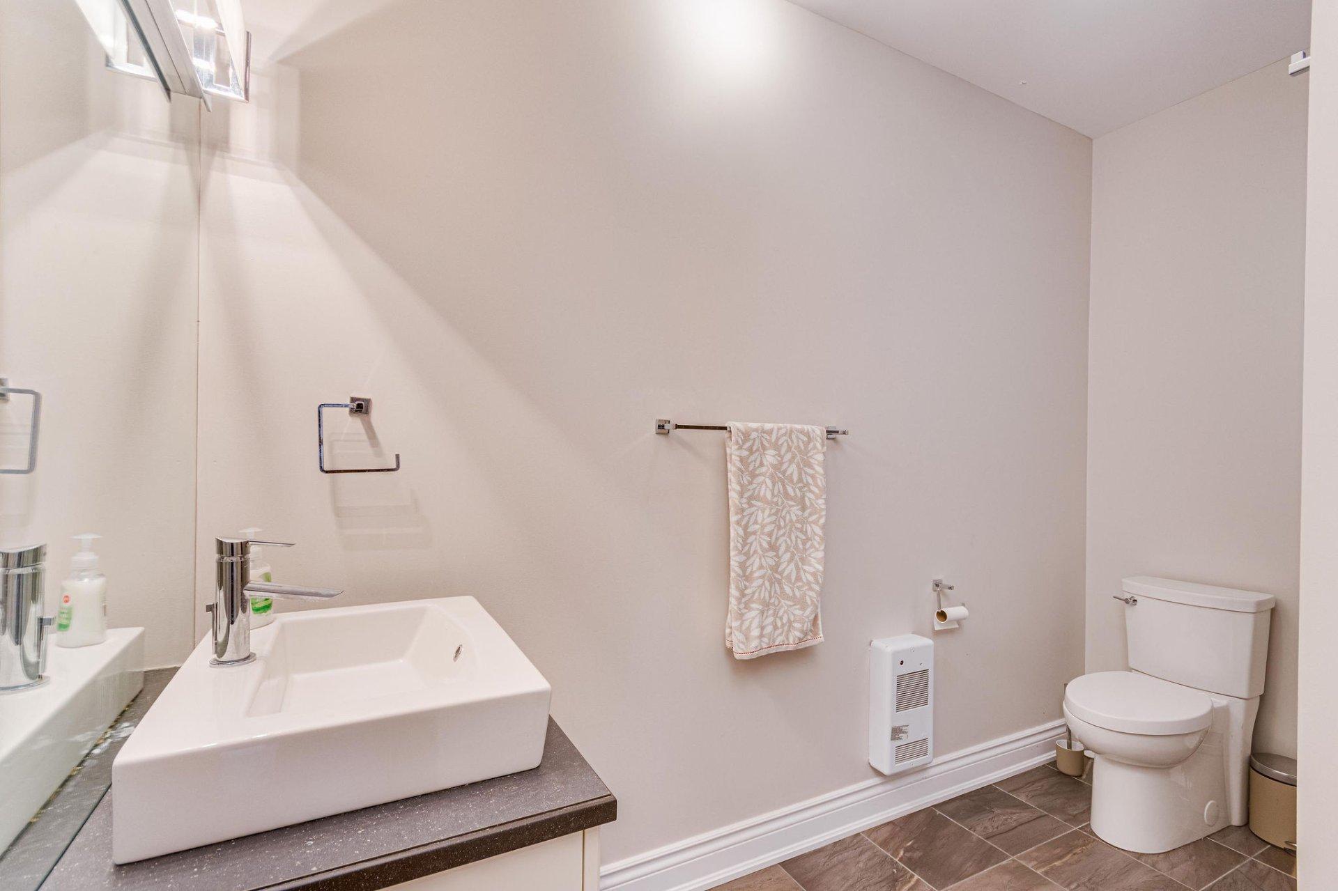 









224


Boul. Alexandre-Taché

, 604,
Gatineau (Hull),




QC
J9A0B8

