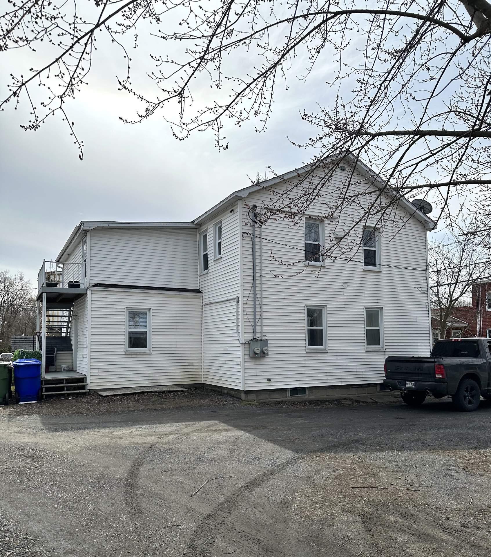 









851

 - 853


Rue Ste-Marie

,
Marieville,




QC
J3M1J1

