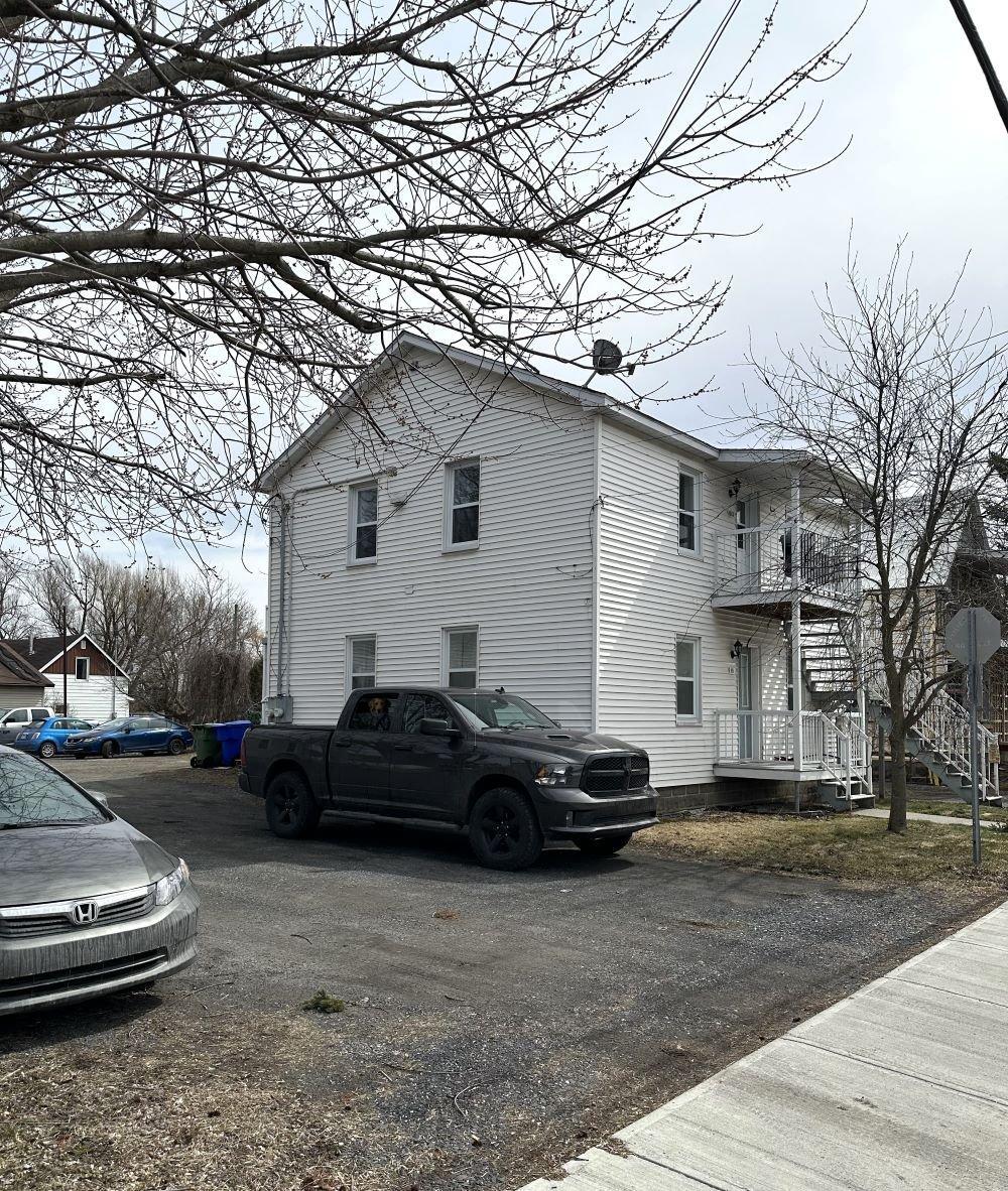 









851

 - 853


Rue Ste-Marie

,
Marieville,




QC
J3M1J1

