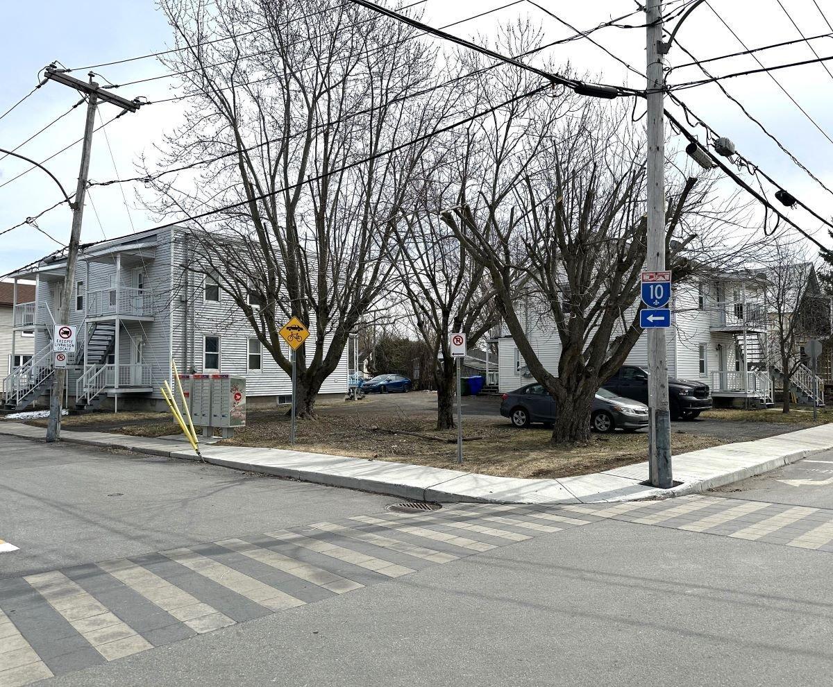 









851

 - 853


Rue Ste-Marie

,
Marieville,




QC
J3M1J1

