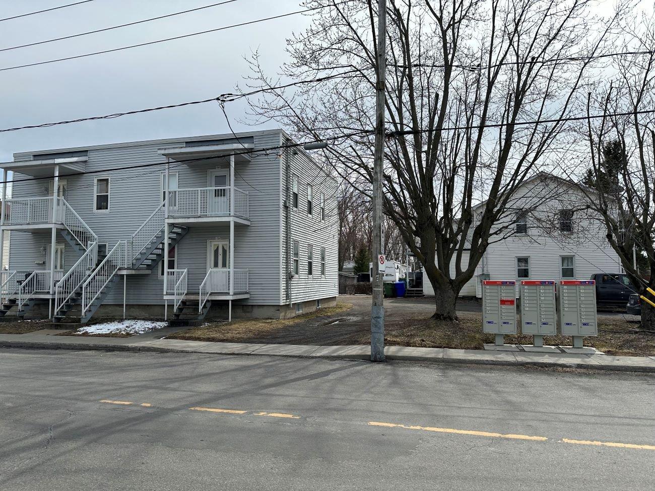 









1358

 - 1364


Rue Girouard

,
Marieville,




QC
J3M1J1

