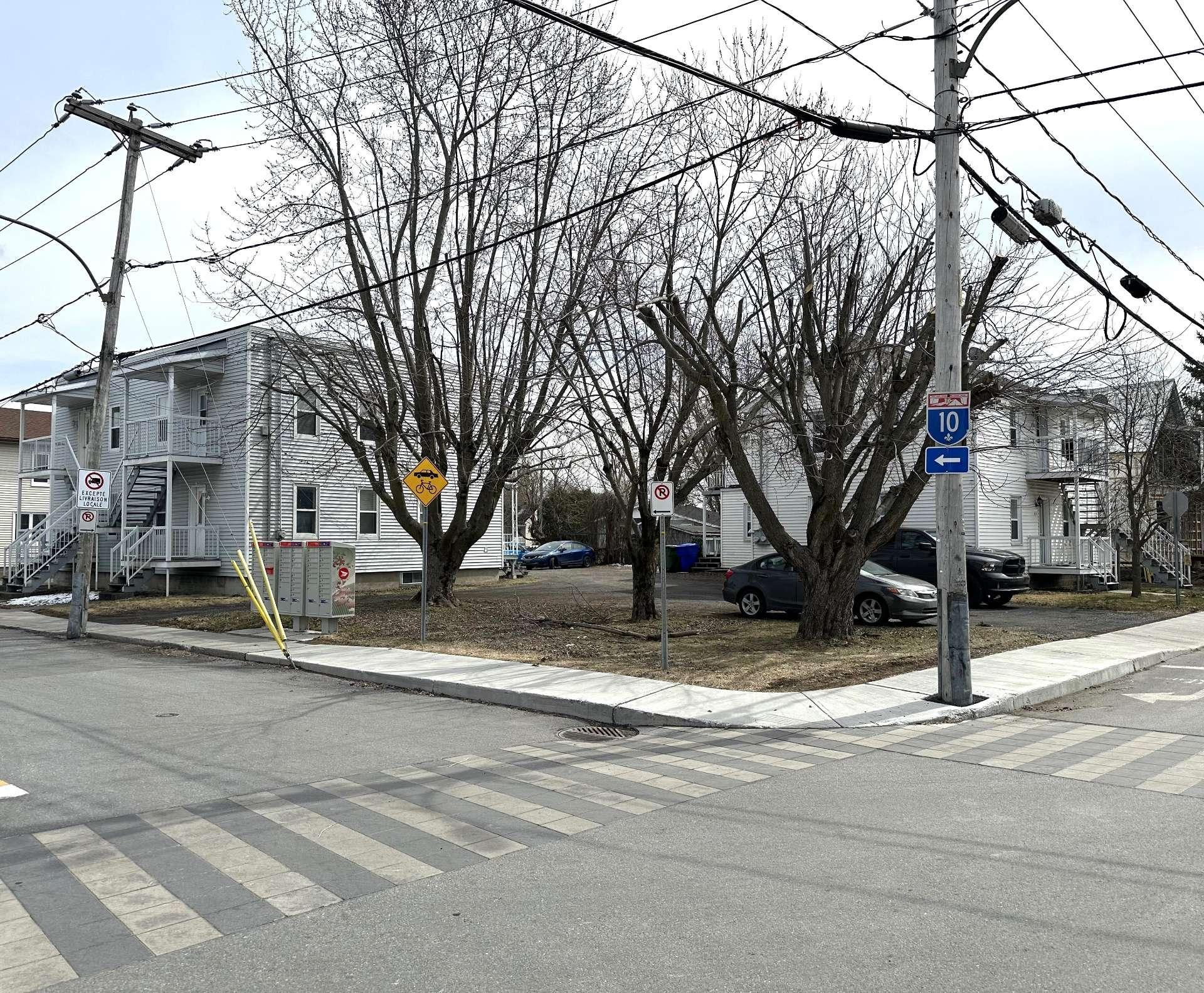 









1358

 - 1364


Rue Girouard

,
Marieville,




QC
J3M1J1

