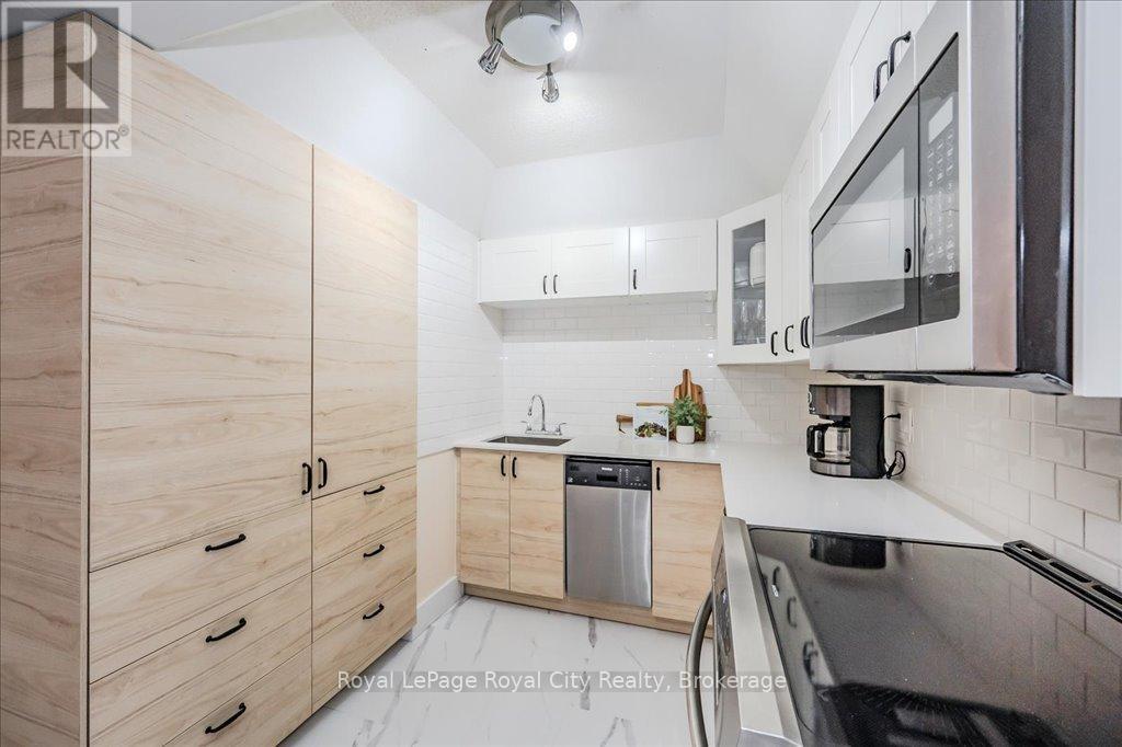 












110 - 107 BAGOT STREET

,
Guelph (Junction/Onward Willow),




Ontario
N1H8H5

