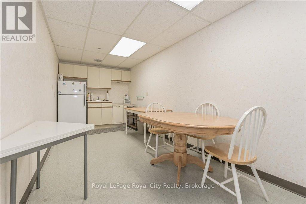 












110 - 107 BAGOT STREET

,
Guelph (Junction/Onward Willow),




Ontario
N1H8H5

