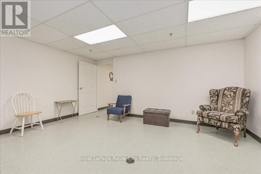 












110 - 107 BAGOT STREET

,
Guelph (Junction/Onward Willow),




Ontario
N1H8H5

