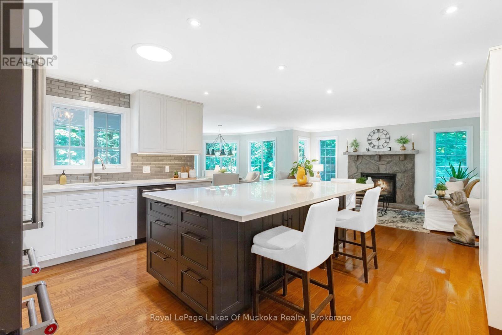












24 BIRCHWOOD DRIVE

,
Huntsville (Brunel),




Ontario
P1H0A6


