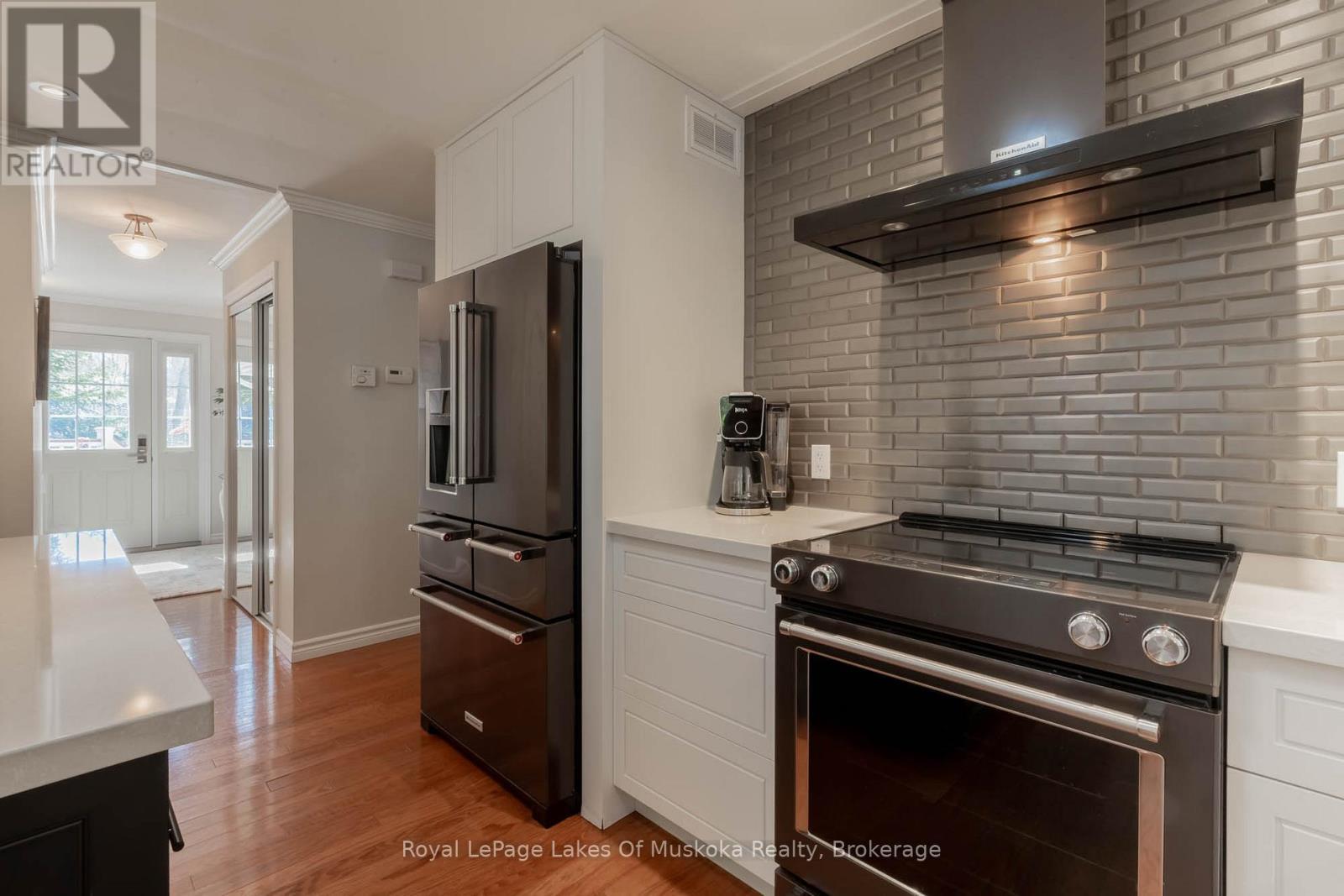 












24 BIRCHWOOD DRIVE

,
Huntsville (Brunel),




Ontario
P1H0A6

