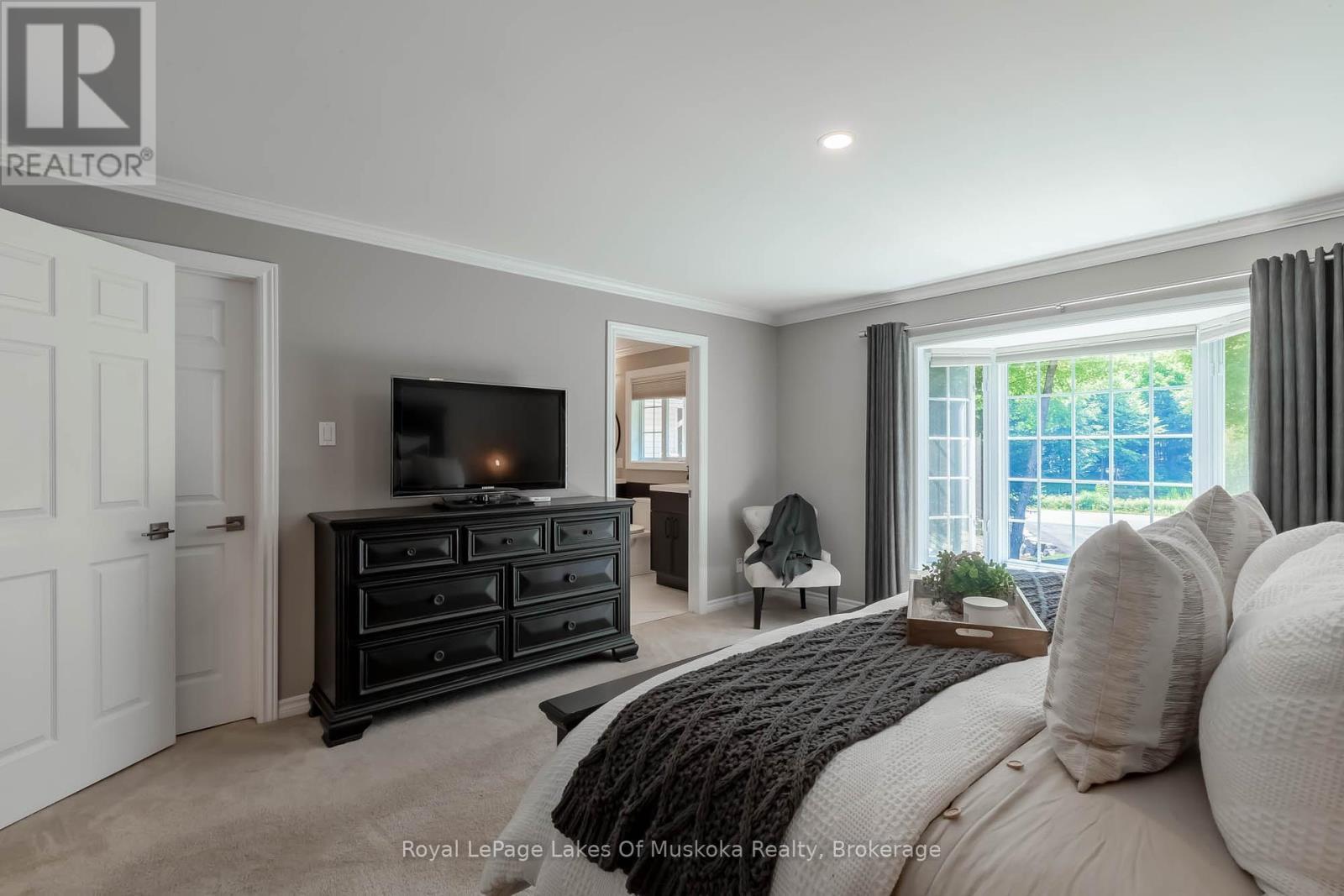 












24 BIRCHWOOD DRIVE

,
Huntsville (Brunel),




Ontario
P1H0A6

