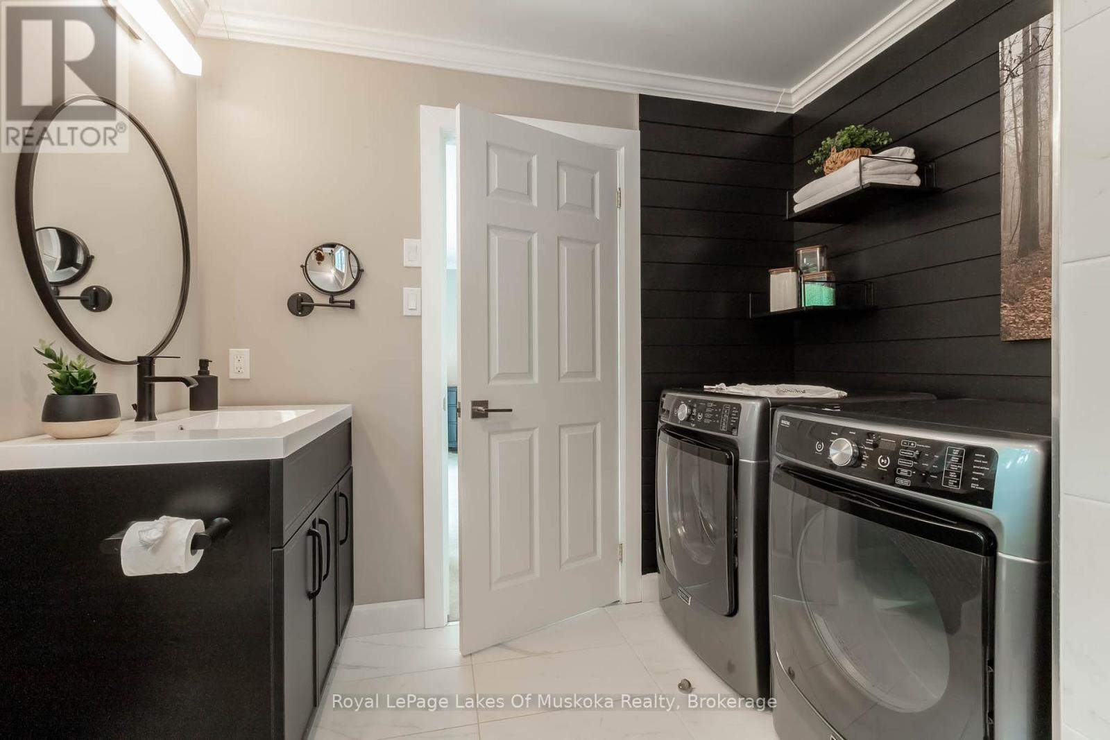 












24 BIRCHWOOD DRIVE

,
Huntsville (Brunel),




Ontario
P1H0A6

