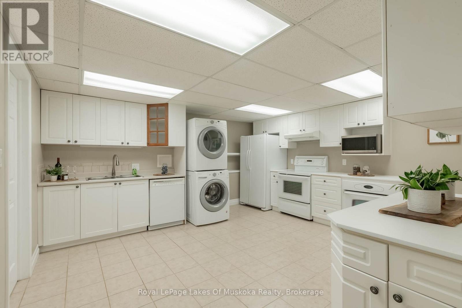 












24 BIRCHWOOD DRIVE

,
Huntsville (Brunel),




Ontario
P1H0A6


