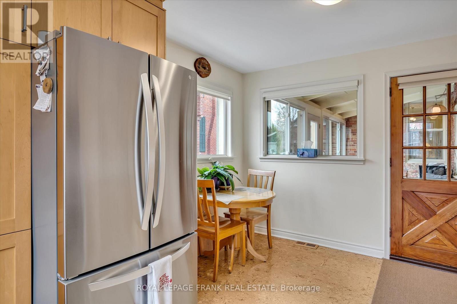 












484 GILMOUR STREET

,
Peterborough Central (Old West End),




Ontario
K9H2J9

