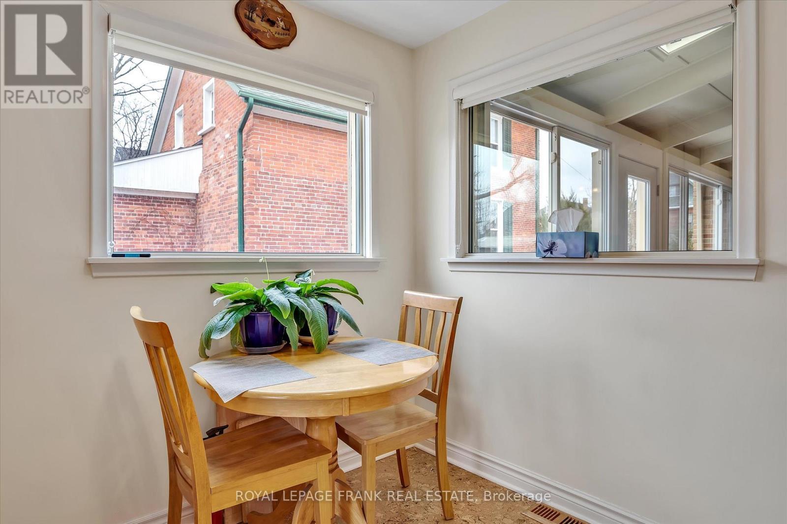 












484 GILMOUR STREET

,
Peterborough Central (Old West End),




Ontario
K9H2J9

