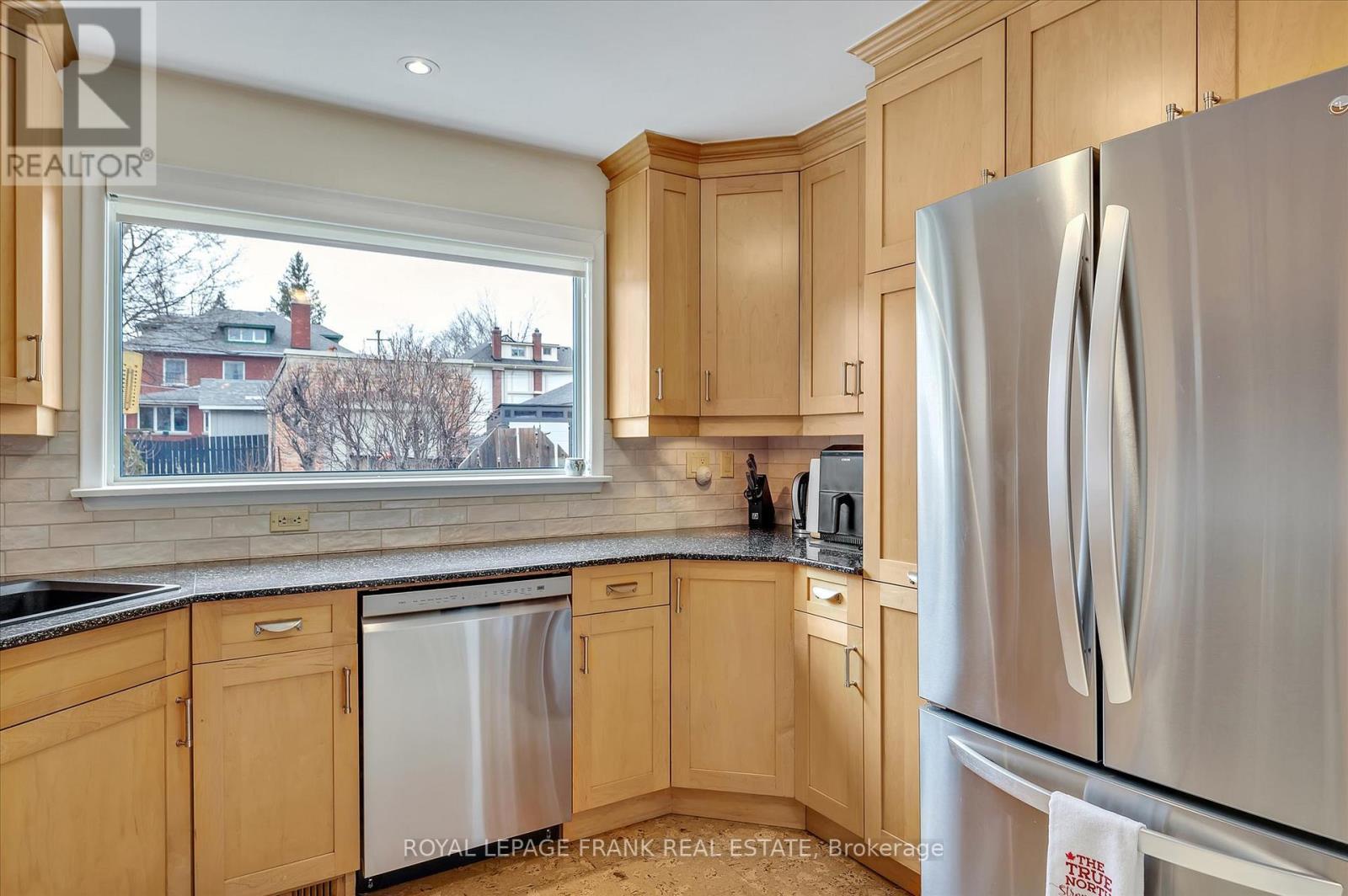 












484 GILMOUR STREET

,
Peterborough Central (Old West End),




Ontario
K9H2J9

