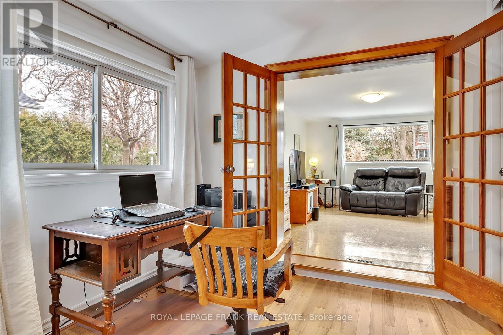 












484 GILMOUR STREET

,
Peterborough Central (Old West End),




Ontario
K9H2J9

