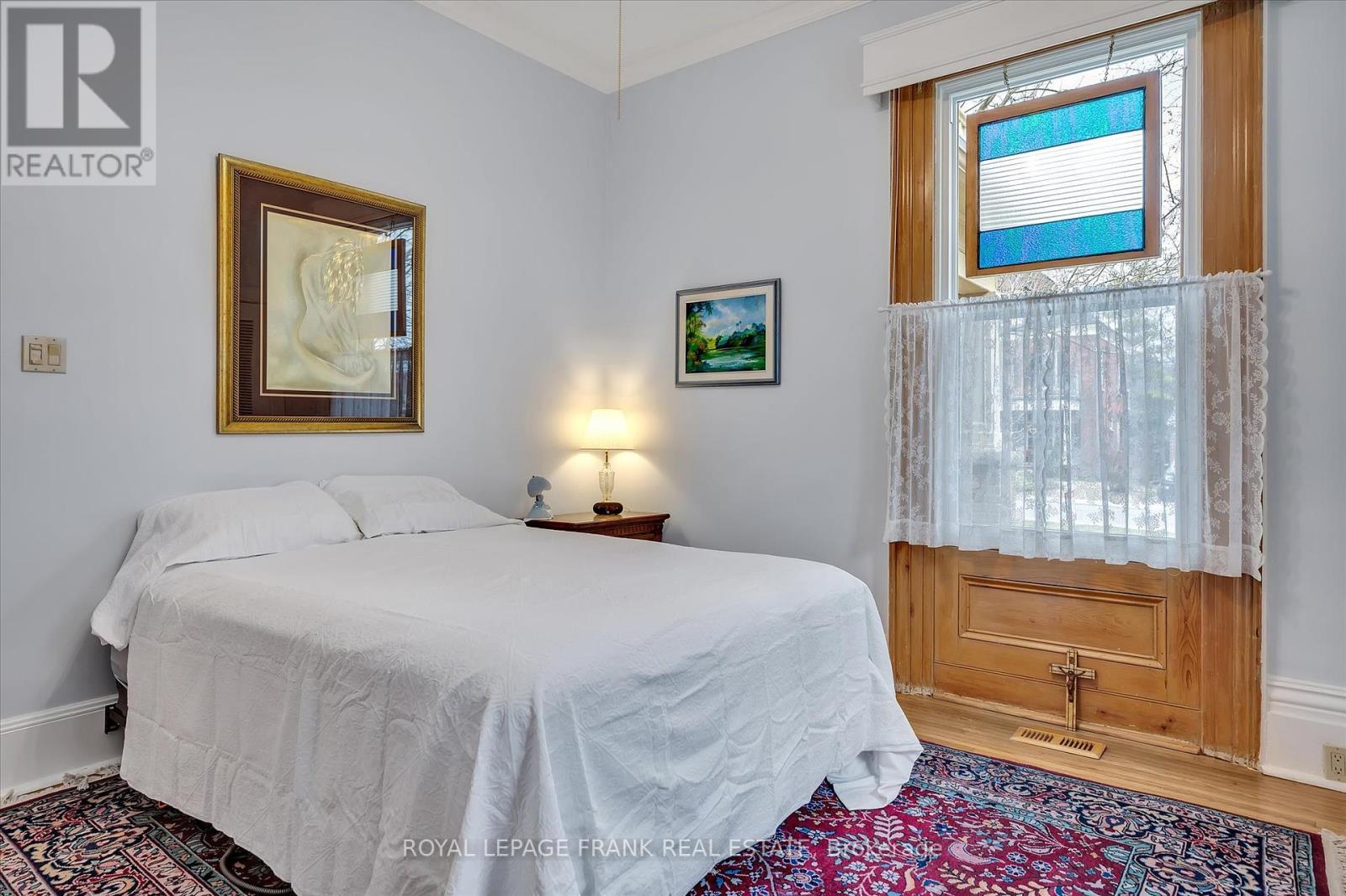 












484 GILMOUR STREET

,
Peterborough Central (Old West End),




Ontario
K9H2J9

