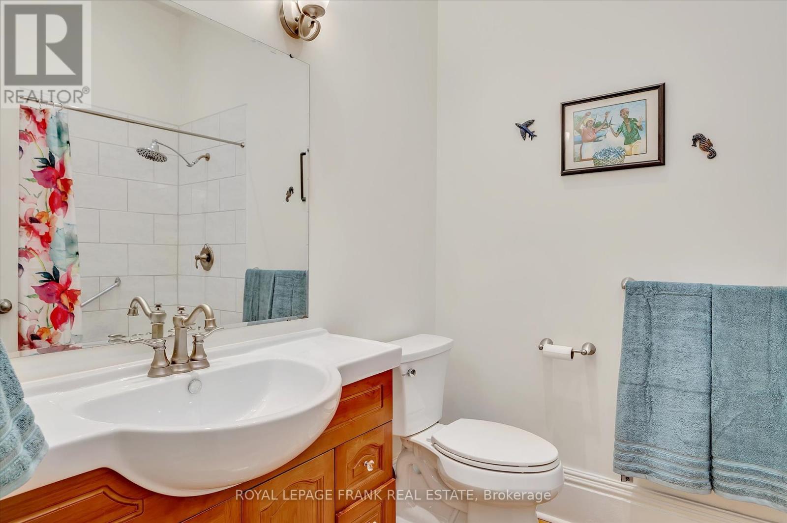 












484 GILMOUR STREET

,
Peterborough Central (Old West End),




Ontario
K9H2J9

