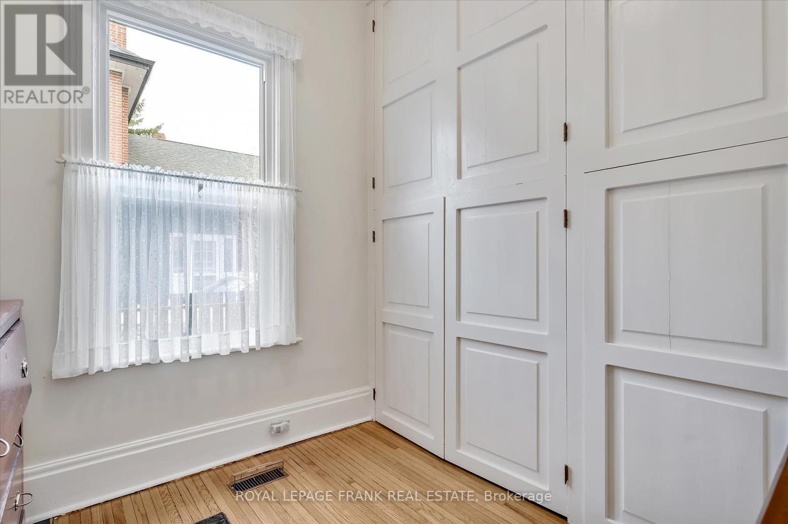 












484 GILMOUR STREET

,
Peterborough Central (Old West End),




Ontario
K9H2J9

