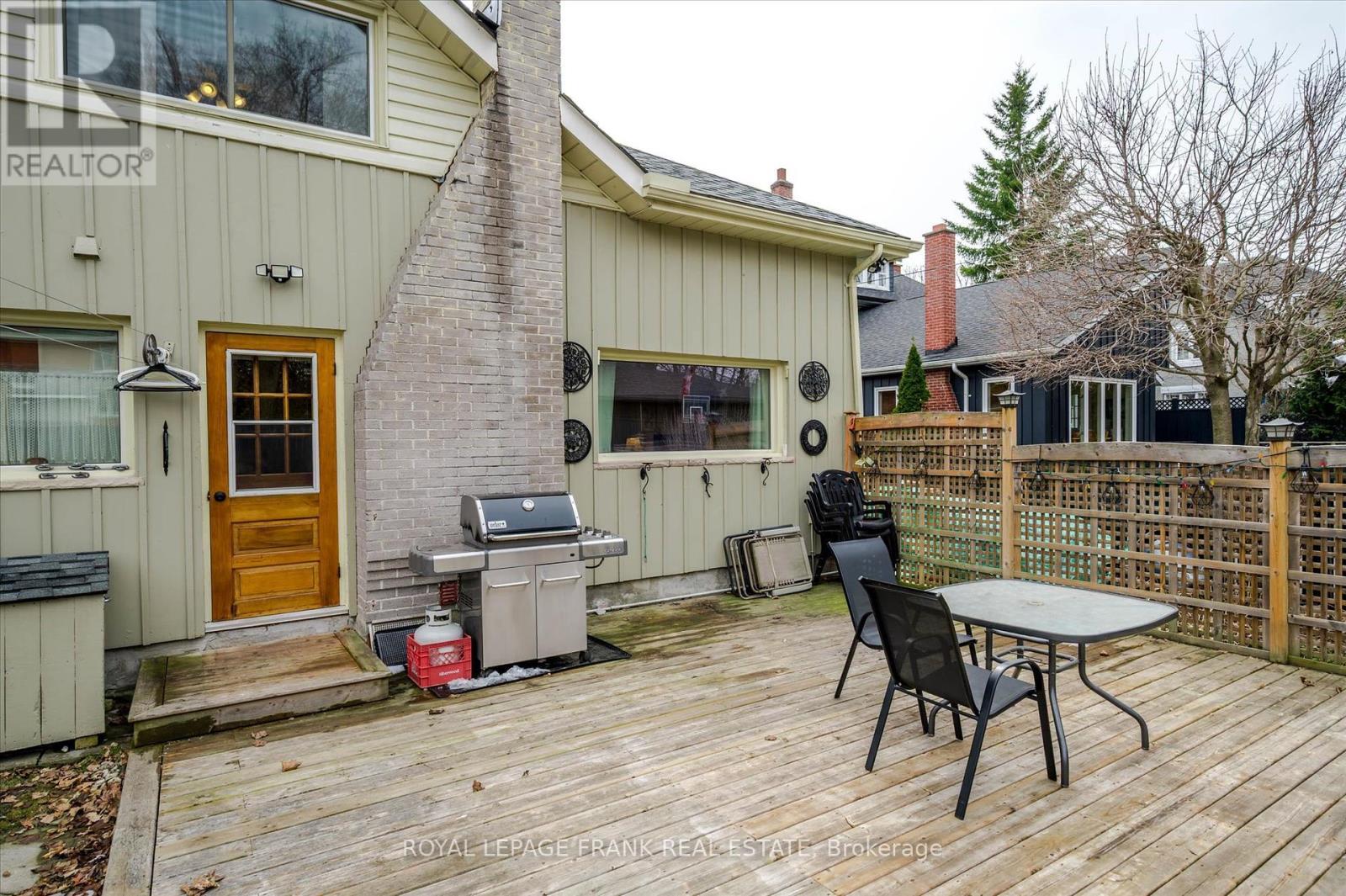 












484 GILMOUR STREET

,
Peterborough Central (Old West End),




Ontario
K9H2J9

