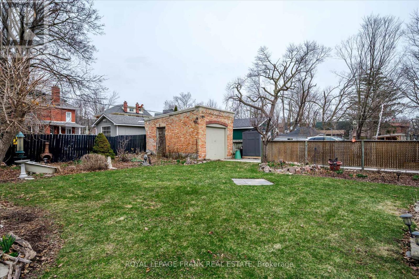 












484 GILMOUR STREET

,
Peterborough Central (Old West End),




Ontario
K9H2J9

