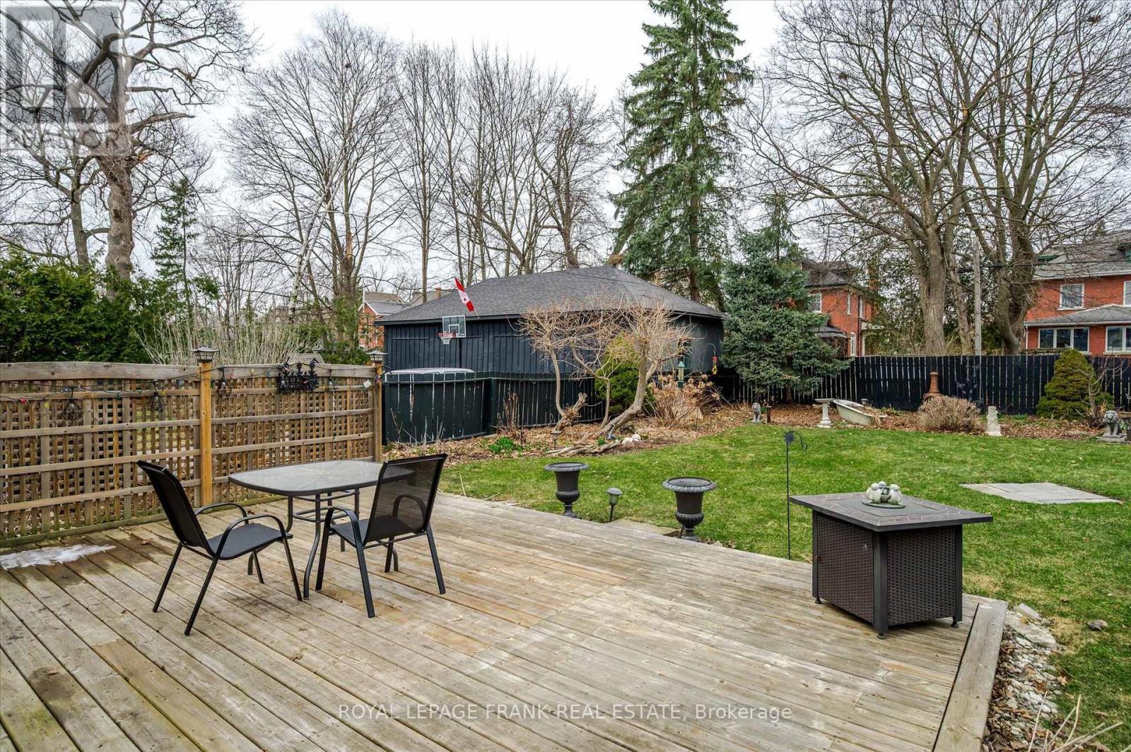 












484 GILMOUR STREET

,
Peterborough Central (Old West End),




Ontario
K9H2J9

