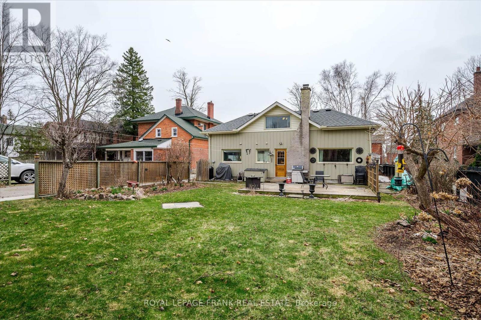 












484 GILMOUR STREET

,
Peterborough Central (Old West End),




Ontario
K9H2J9


