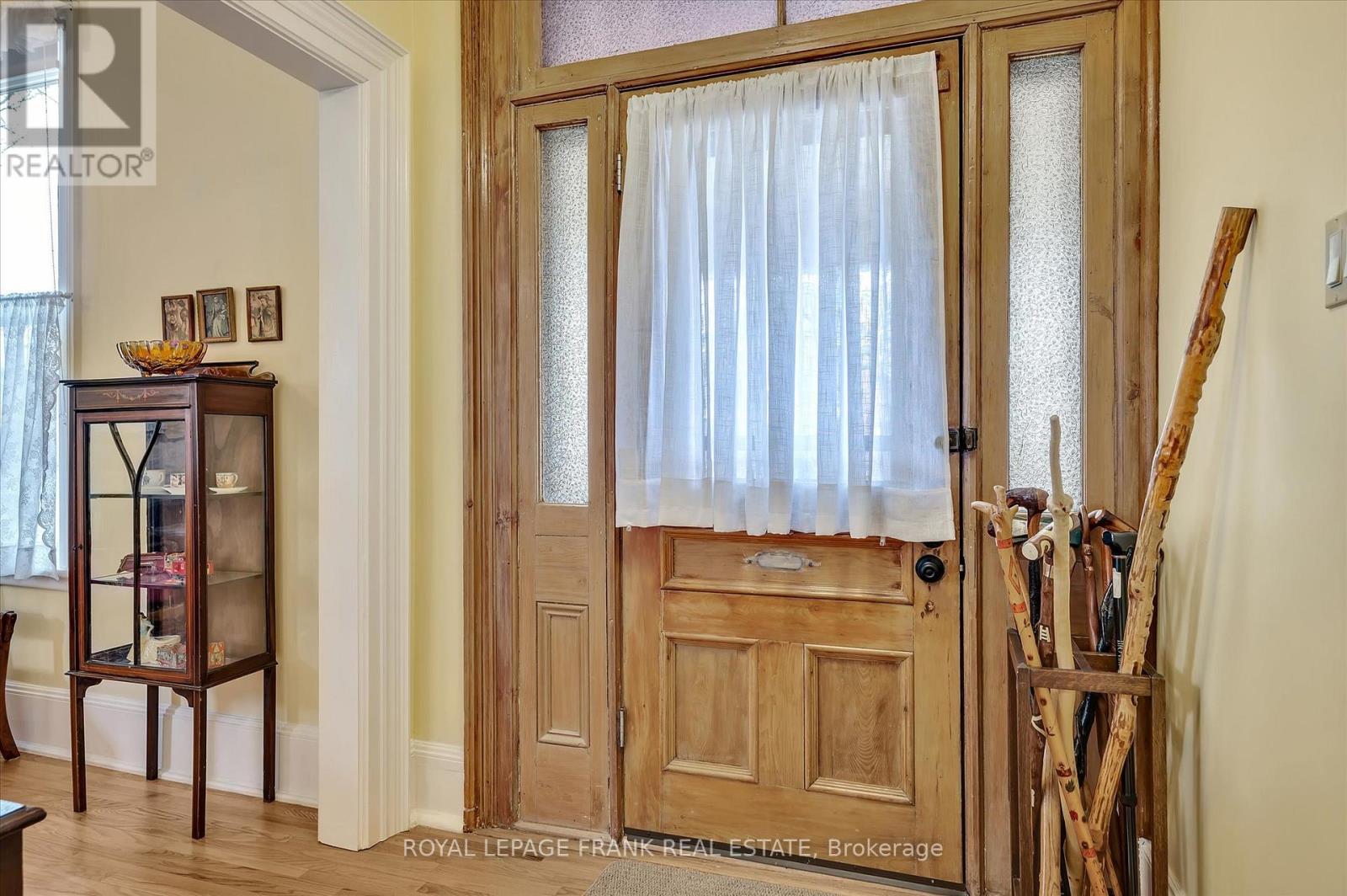 












484 GILMOUR STREET

,
Peterborough Central (Old West End),




Ontario
K9H2J9

